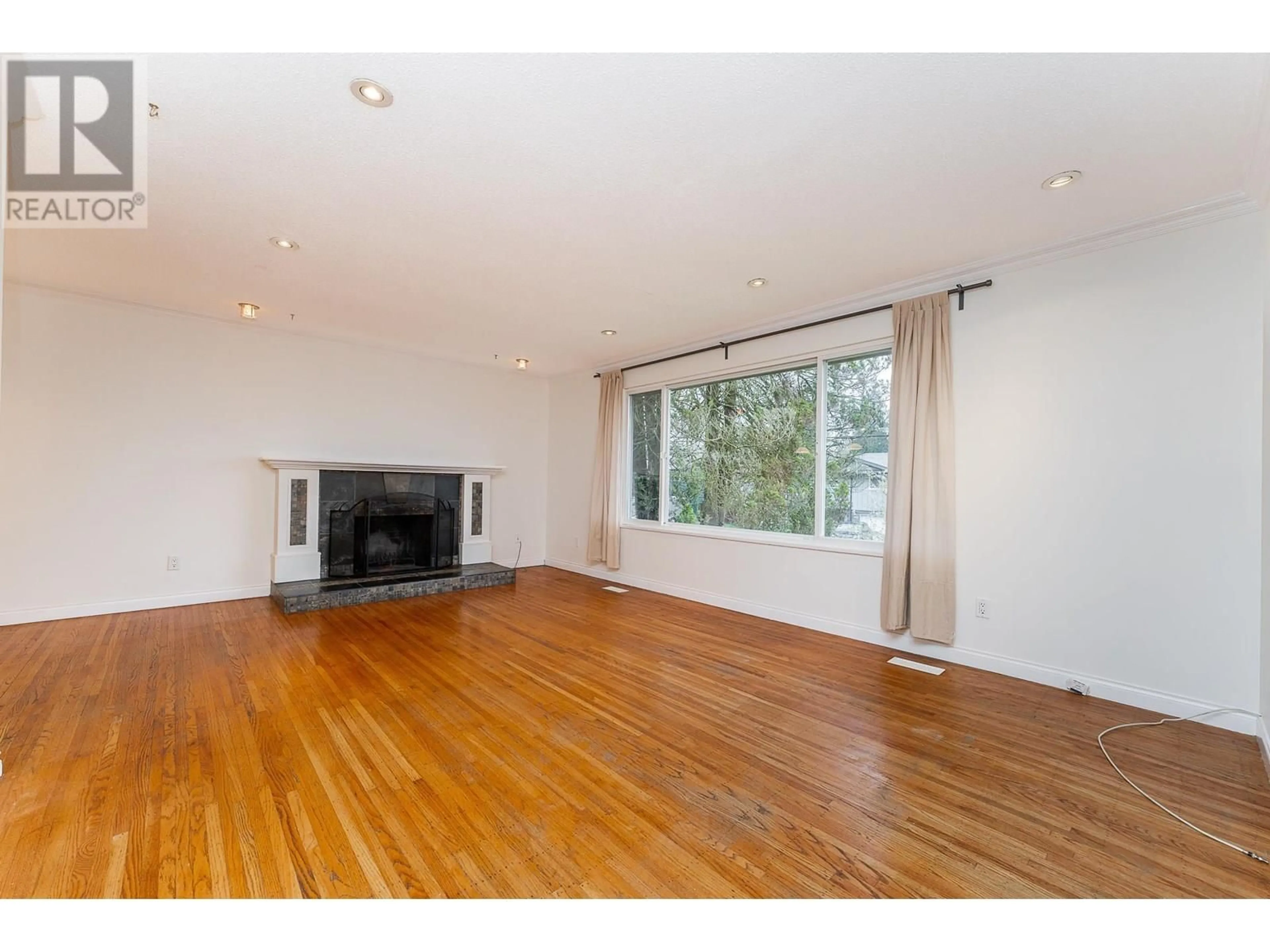 A pic of a room for 3971 HAMILTON STREET, Port Coquitlam British Columbia V3B3A8