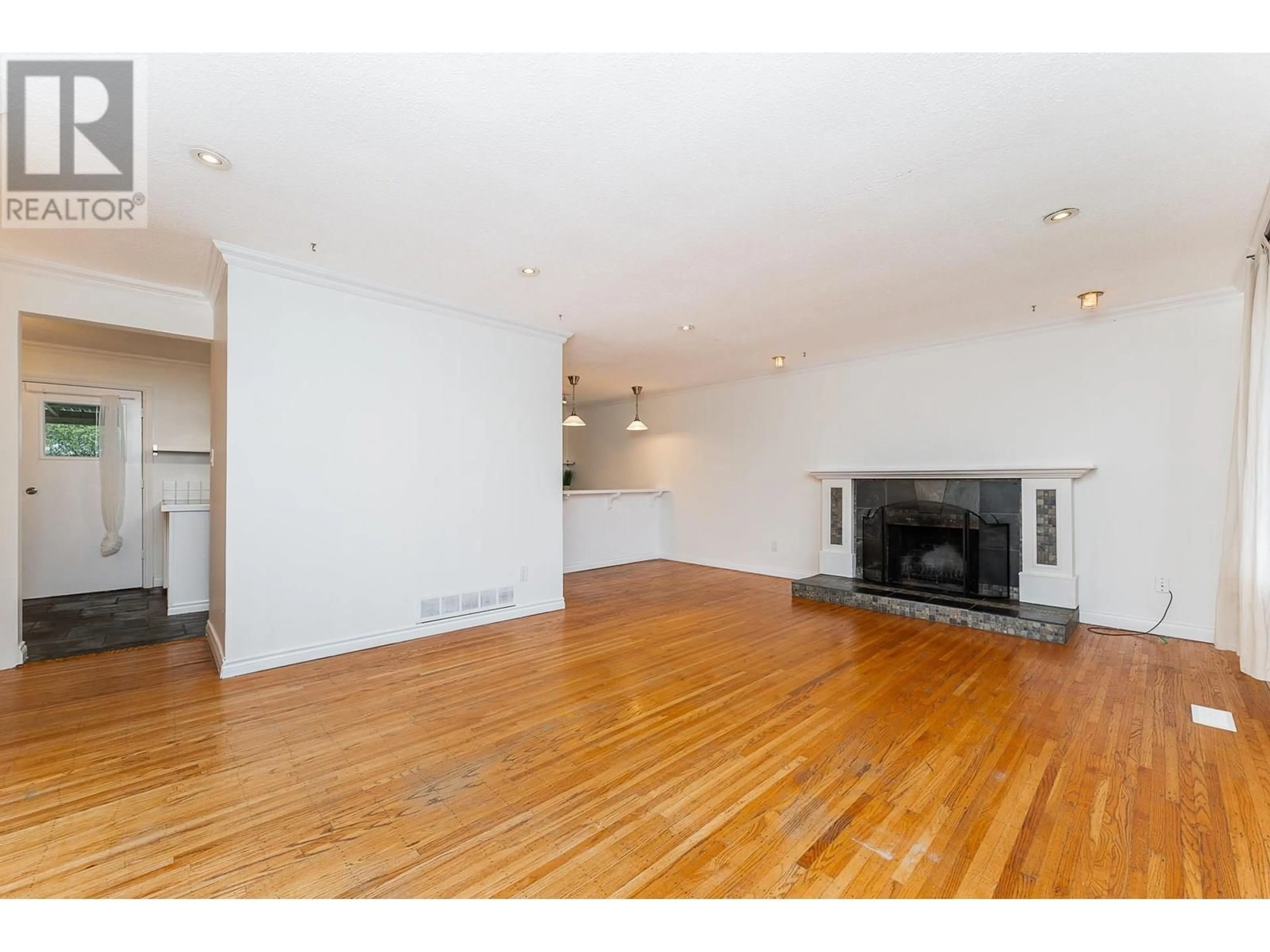 A pic of a room for 3971 HAMILTON STREET, Port Coquitlam British Columbia V3B3A8
