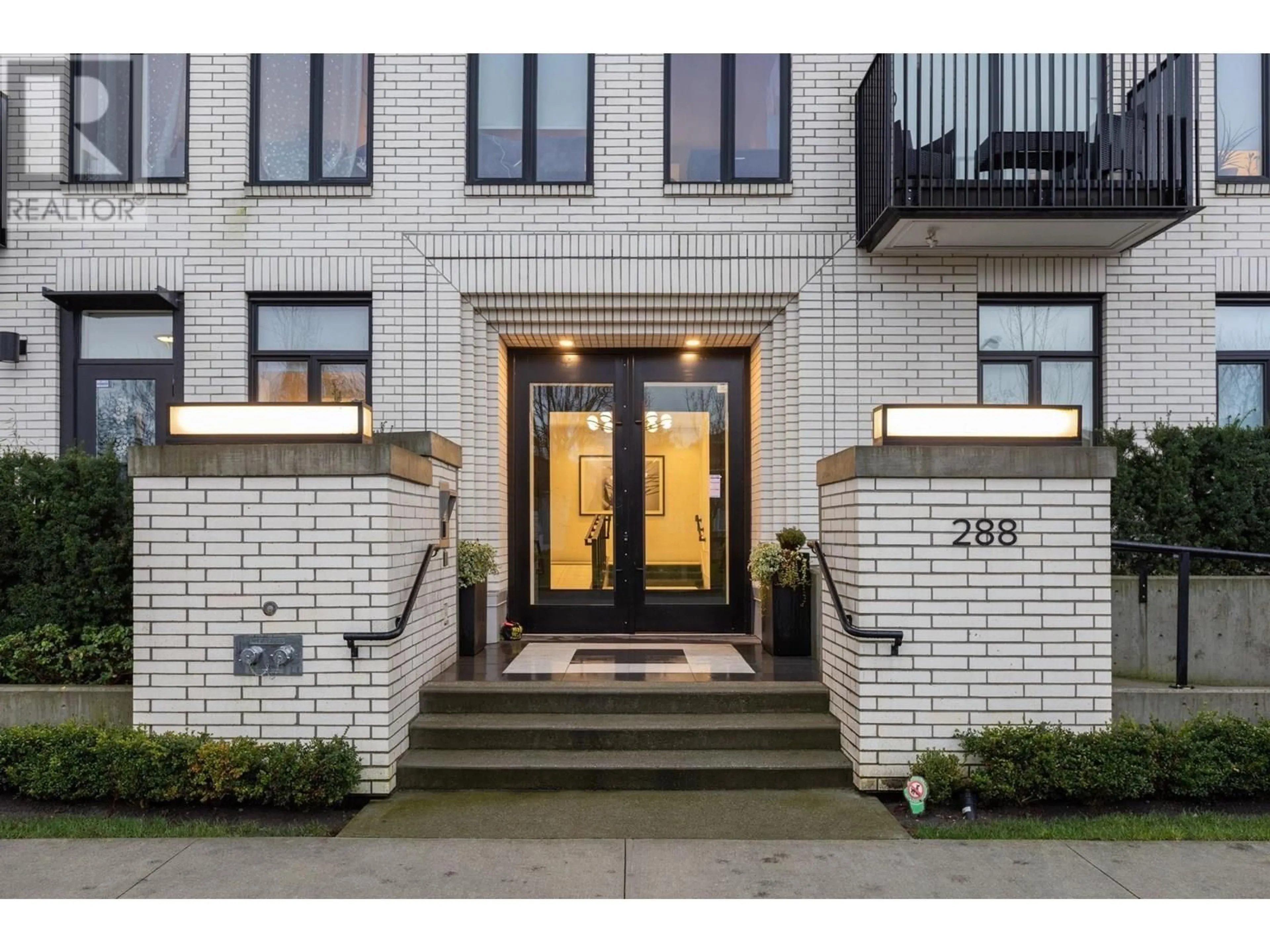 Indoor entryway for 109 - 288 KING EDWARD AVENUE, Vancouver British Columbia V5Y2J2