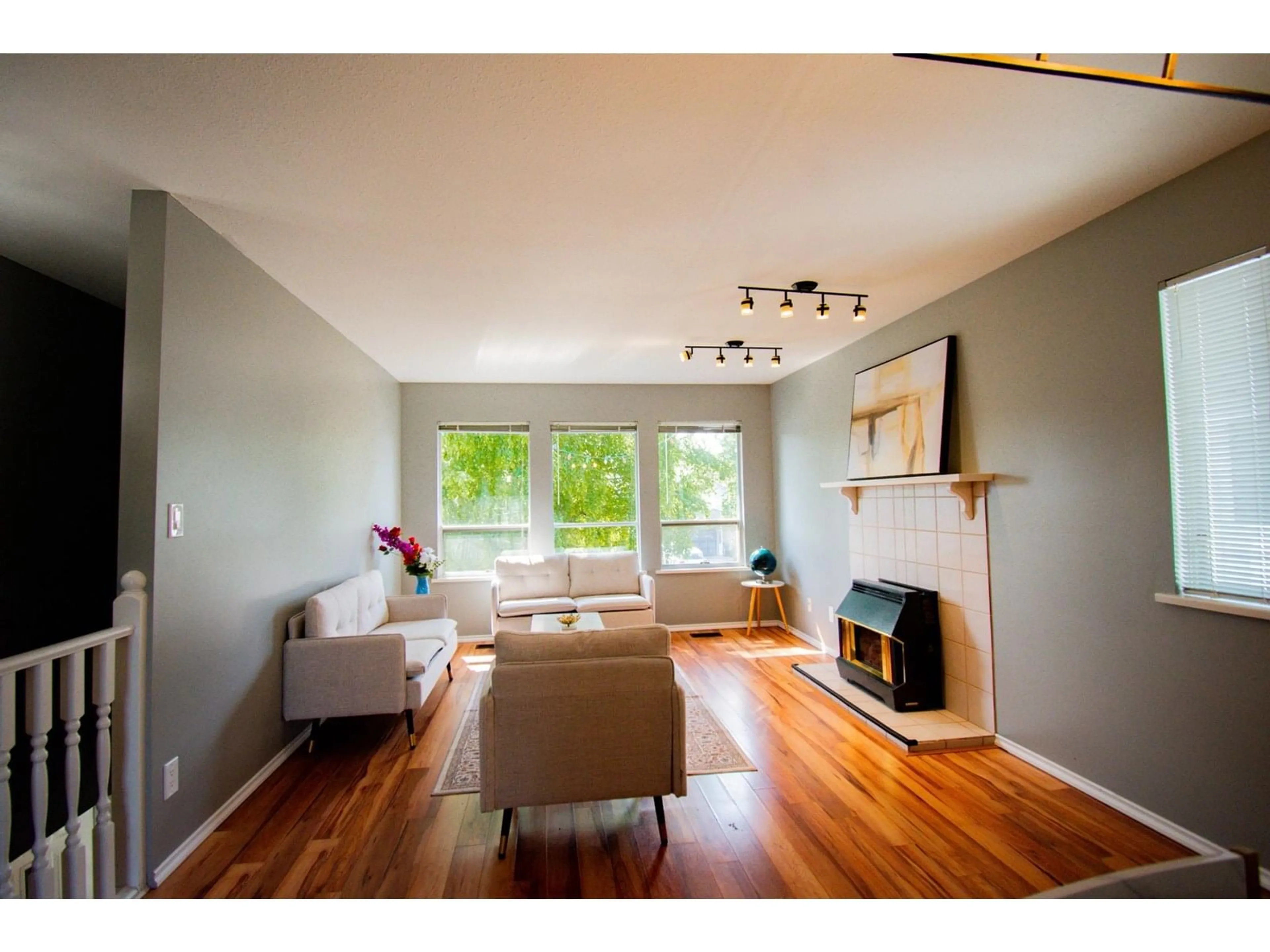 Living room with furniture, wood/laminate floor for 2724 272B, Langley British Columbia V4W3K1