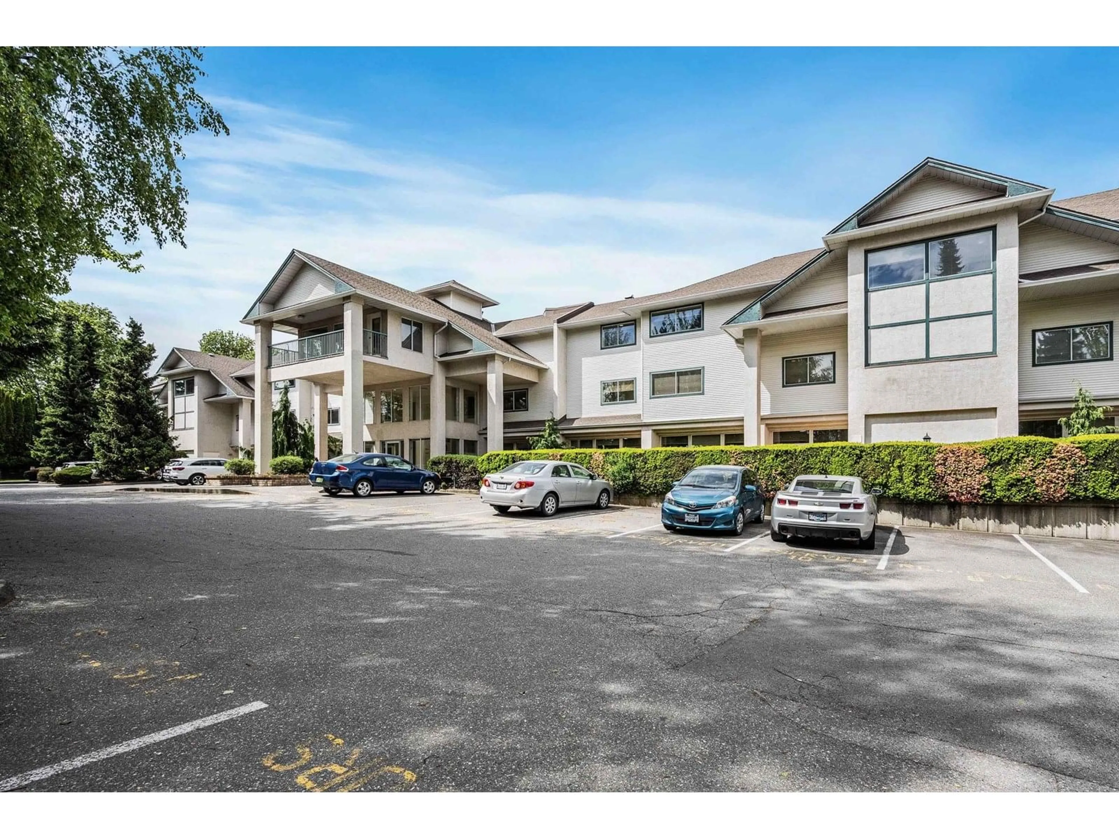 A pic from outside/outdoor area/front of a property/back of a property/a pic from drone, mountain view for 109 - 1755 SALTON, Abbotsford British Columbia V2S7C5