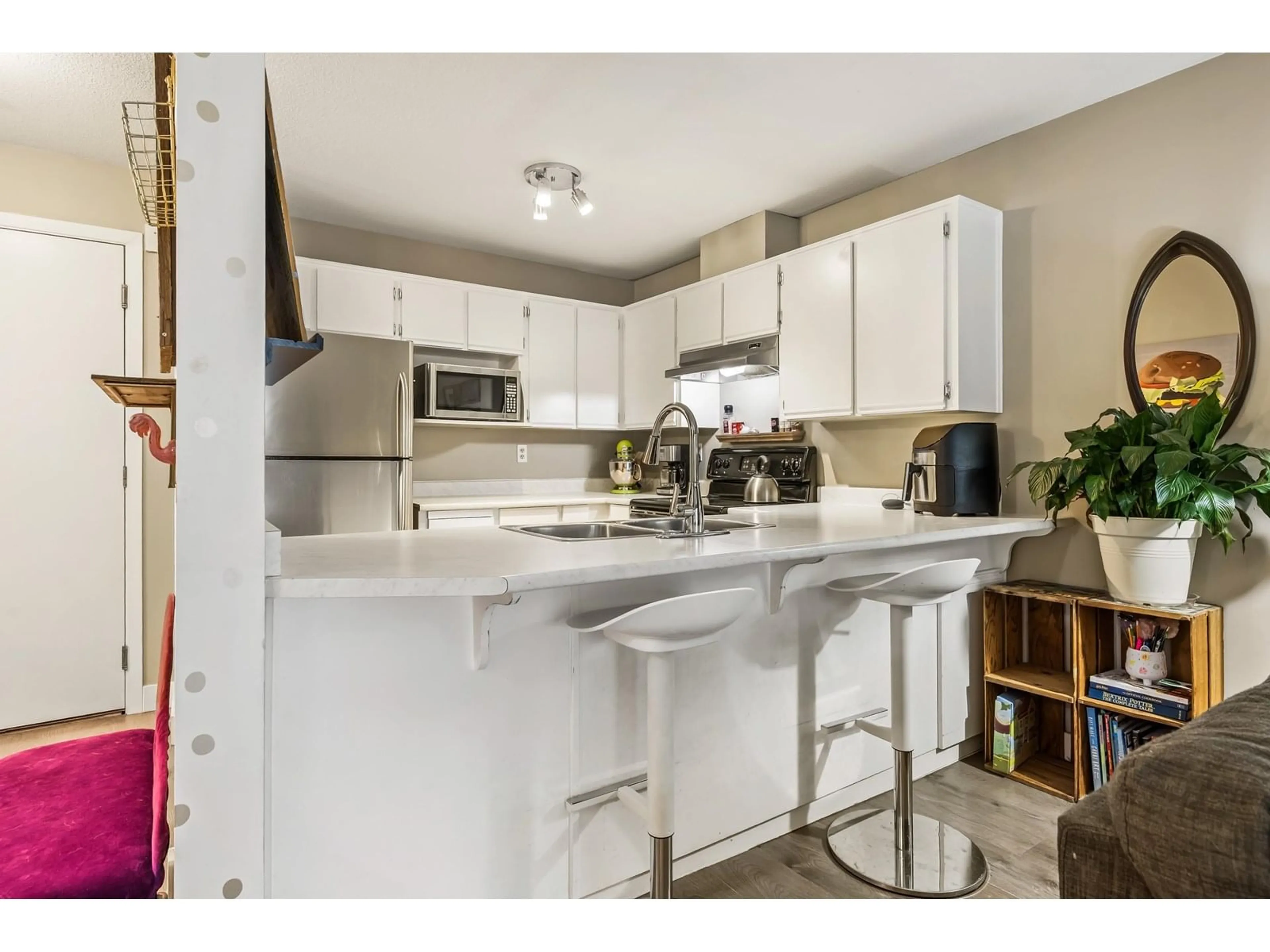 Standard kitchen, wood/laminate floor for 109 - 1755 SALTON, Abbotsford British Columbia V2S7C5