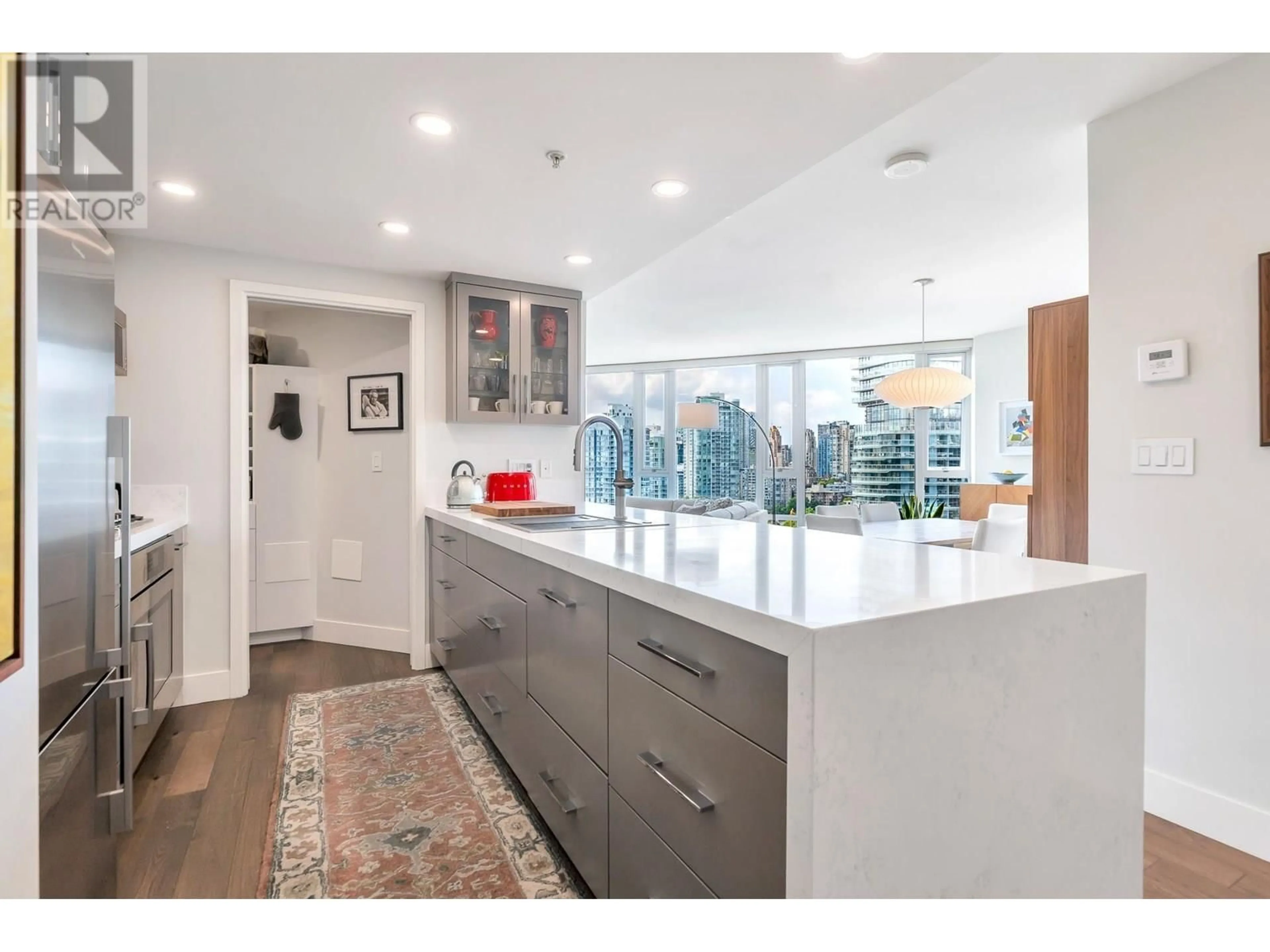 Open concept kitchen, unknown for 2007 - 918 COOPERAGE MEWS, Vancouver British Columbia V6B0A7