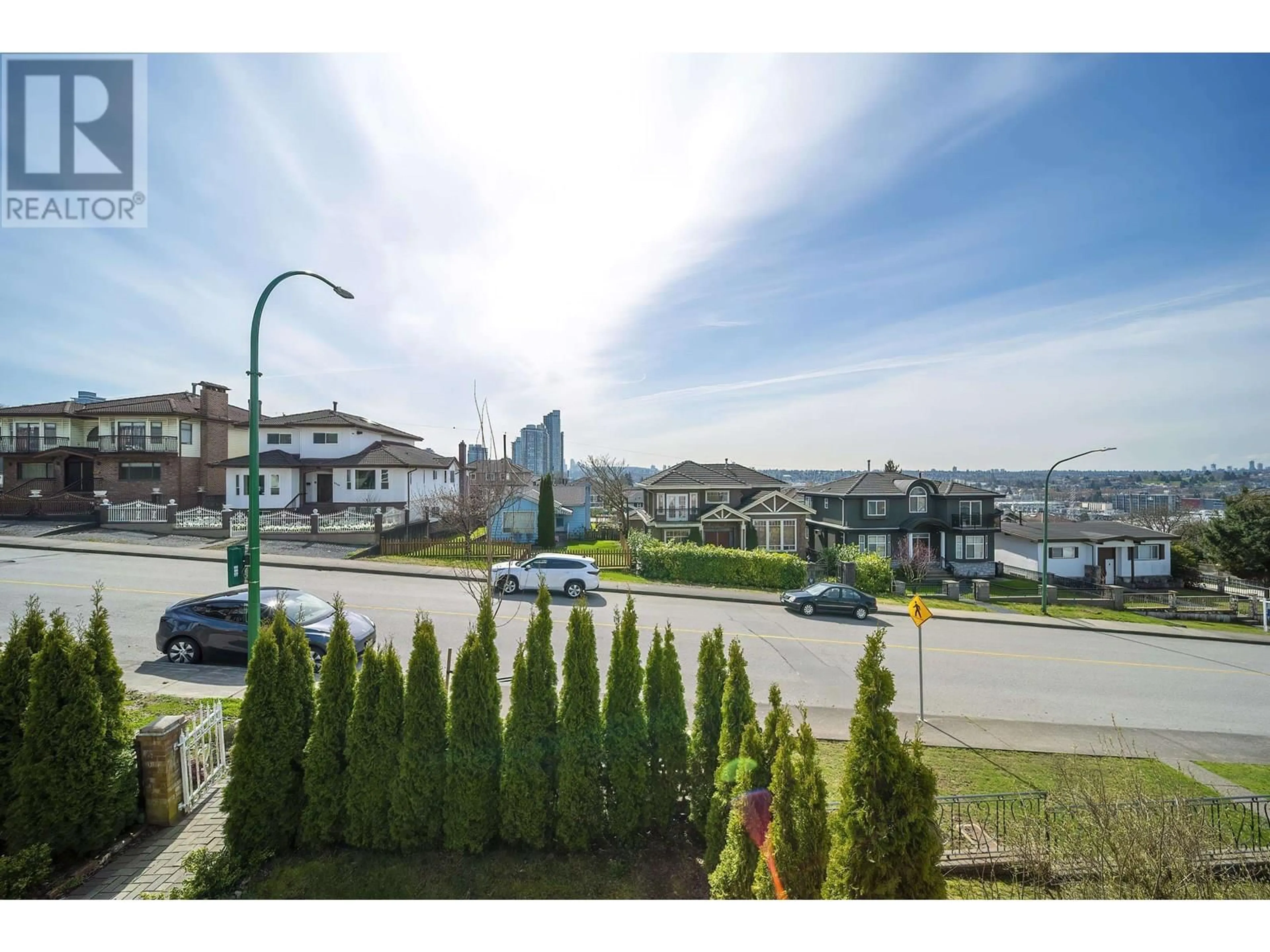 A pic from outside/outdoor area/front of a property/back of a property/a pic from drone, unknown for 4031 PARKER STREET, Burnaby British Columbia V5C3B8