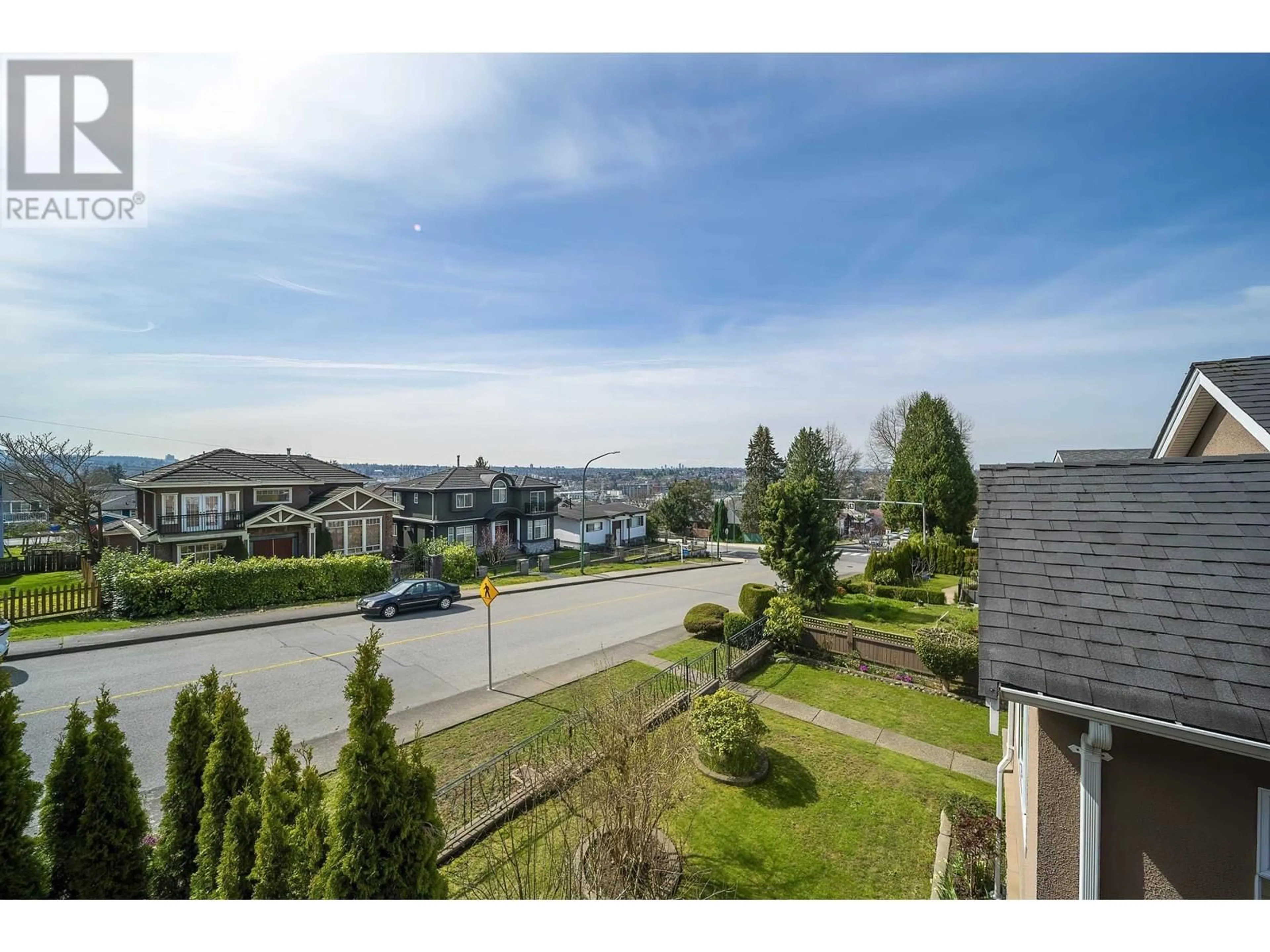 A pic from outside/outdoor area/front of a property/back of a property/a pic from drone, water/lake/river/ocean view for 4031 PARKER STREET, Burnaby British Columbia V5C3B8