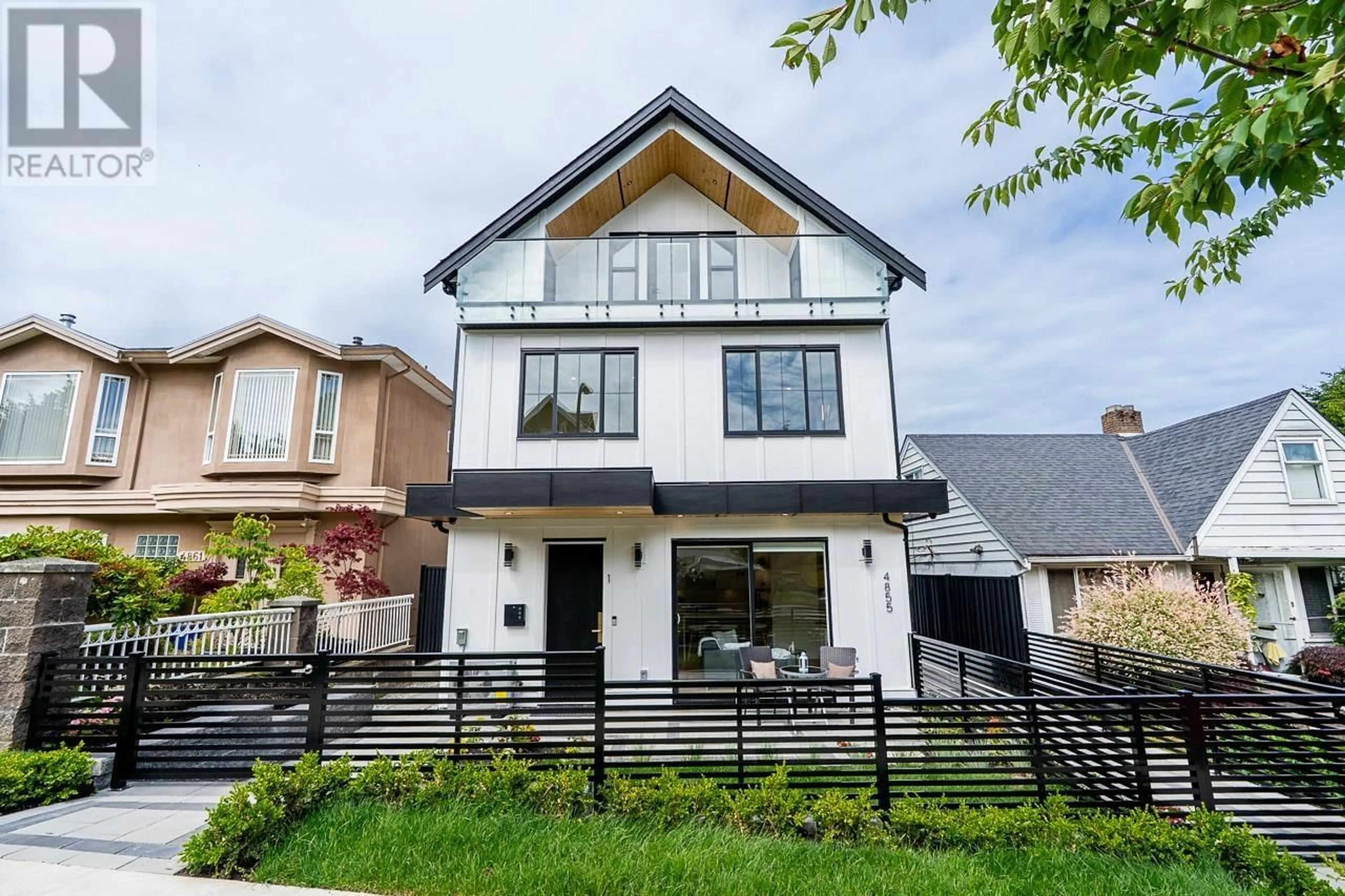 Home with vinyl exterior material, street for 1 - 4855 DUMFRIES STREET, Vancouver British Columbia V5N3T8