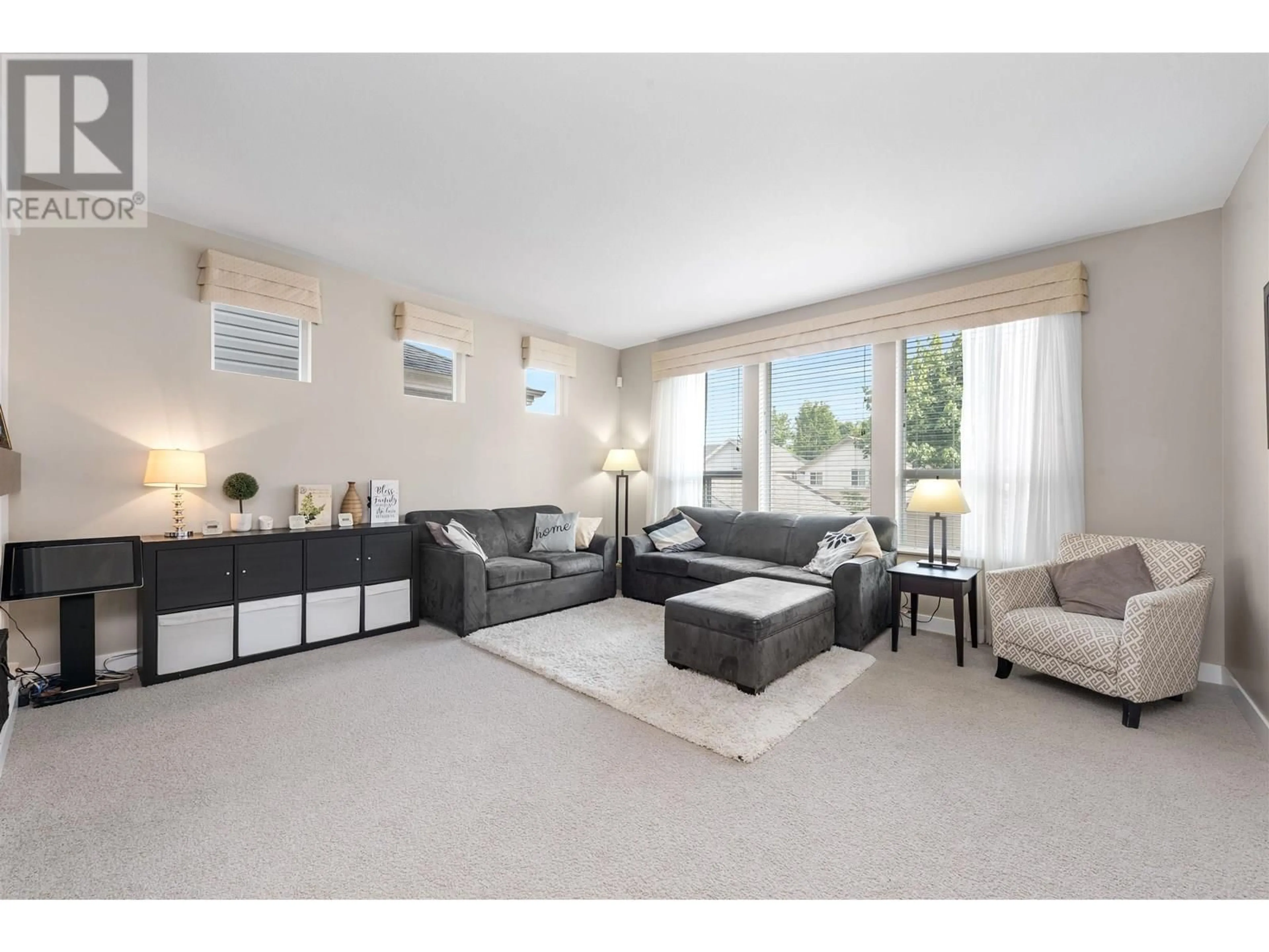 Living room with furniture, unknown for 3382 DARWIN AVENUE, Coquitlam British Columbia V3B0C9