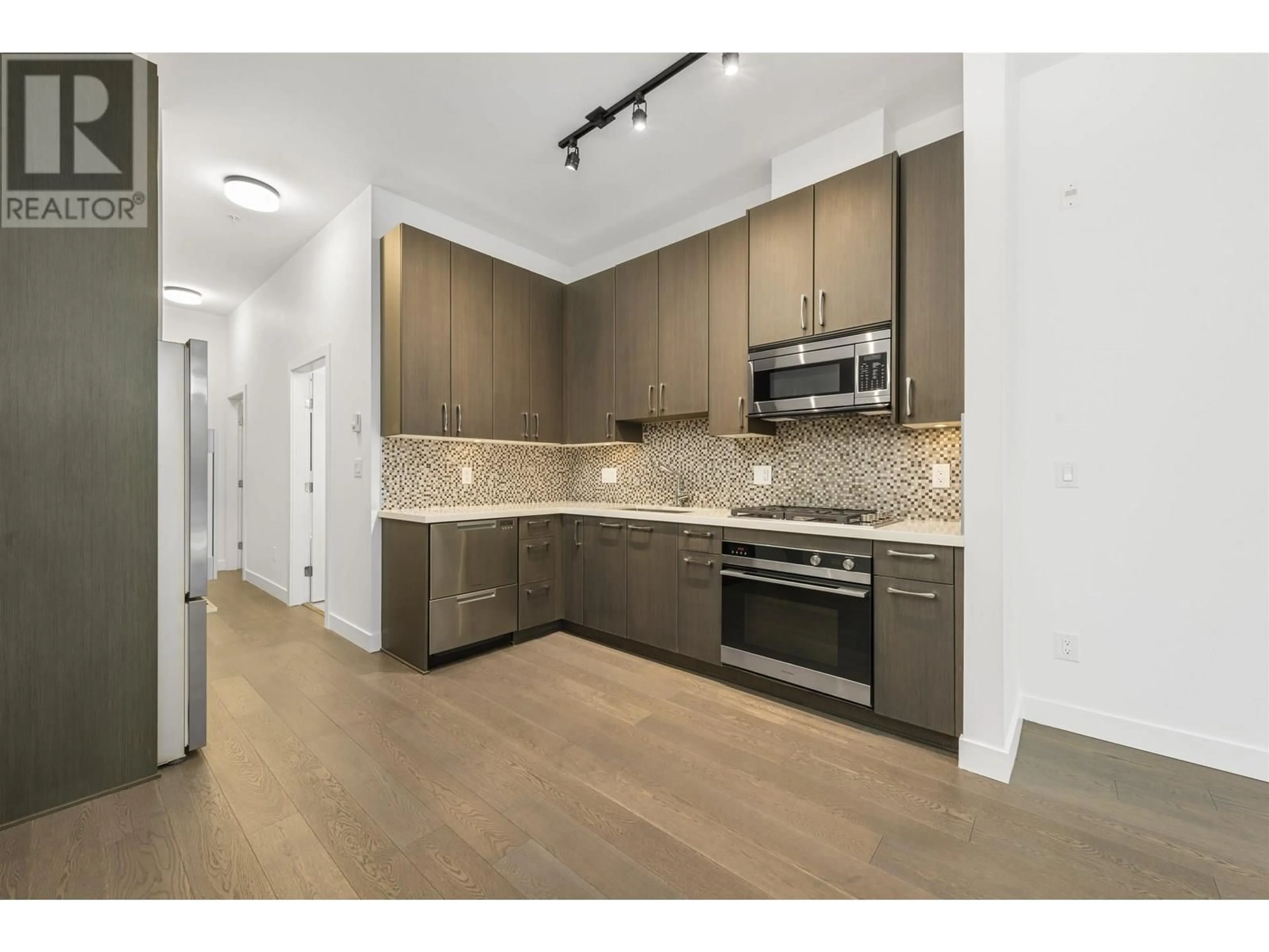 Standard kitchen, unknown for 101 - 5325 BOULEVARD, Vancouver British Columbia V6M3W4