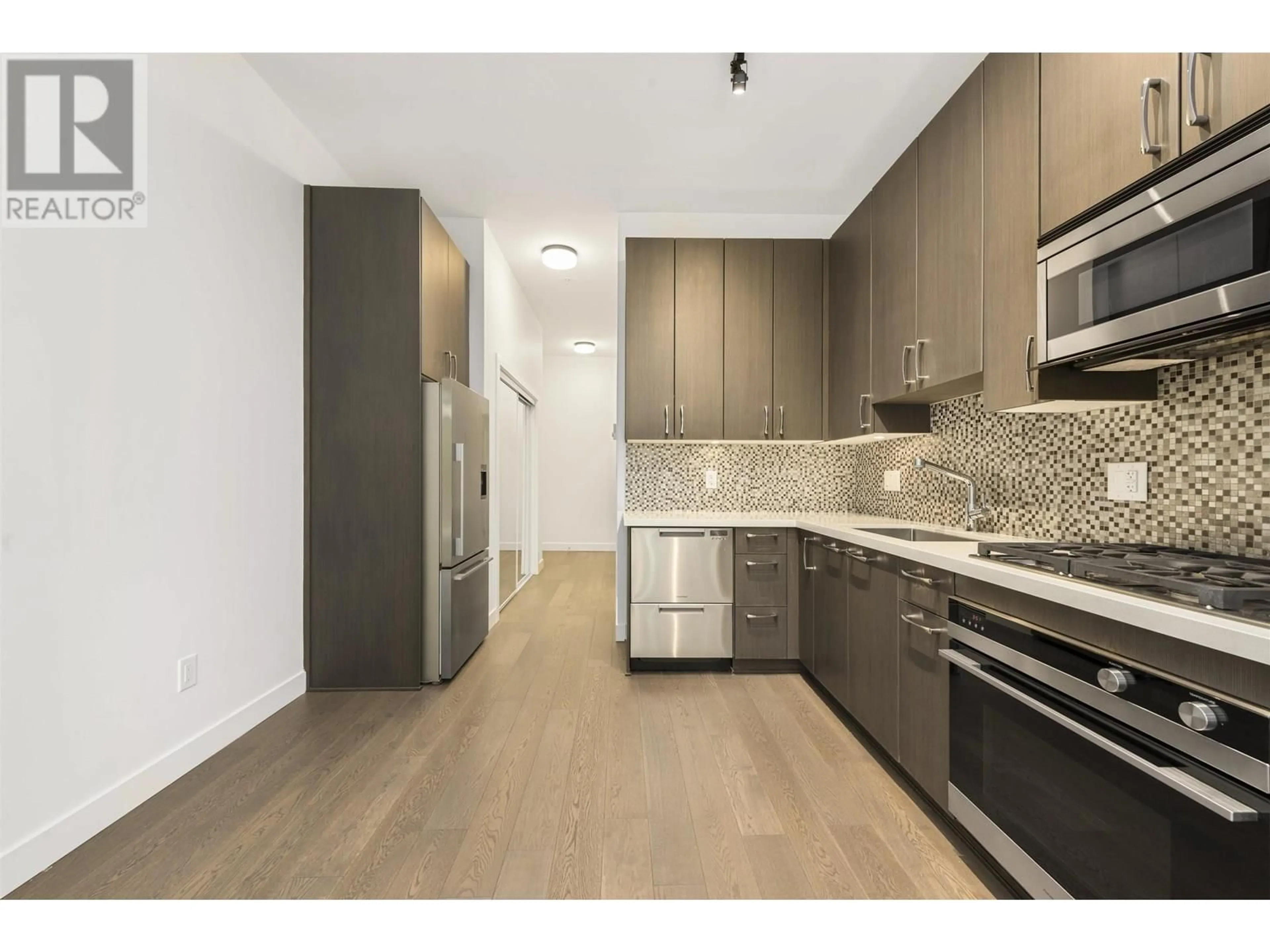 Standard kitchen, unknown for 101 - 5325 BOULEVARD, Vancouver British Columbia V6M3W4