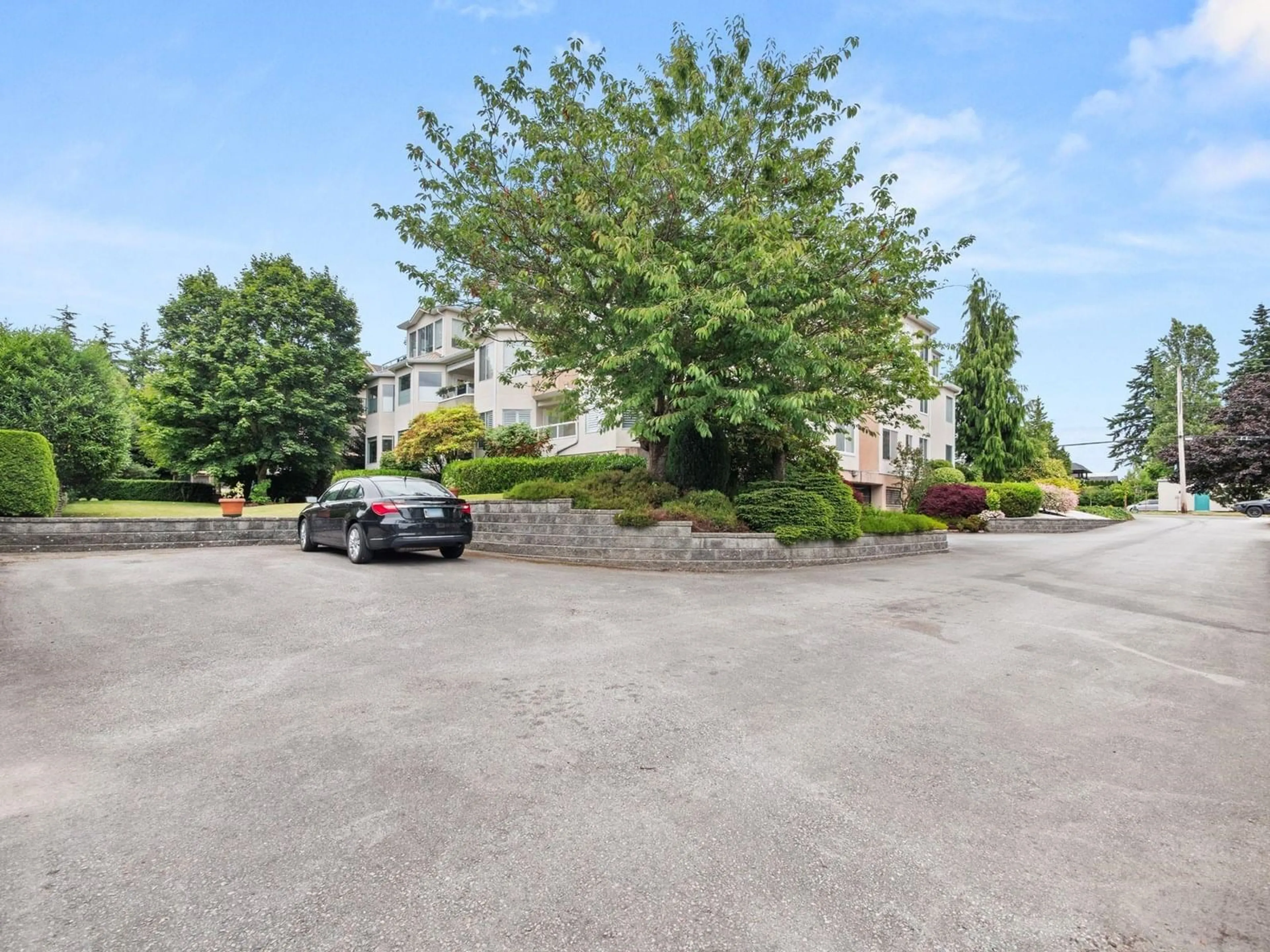 A pic from outside/outdoor area/front of a property/back of a property/a pic from drone, street for 104 - 1327 BEST, White Rock British Columbia V4B4E3