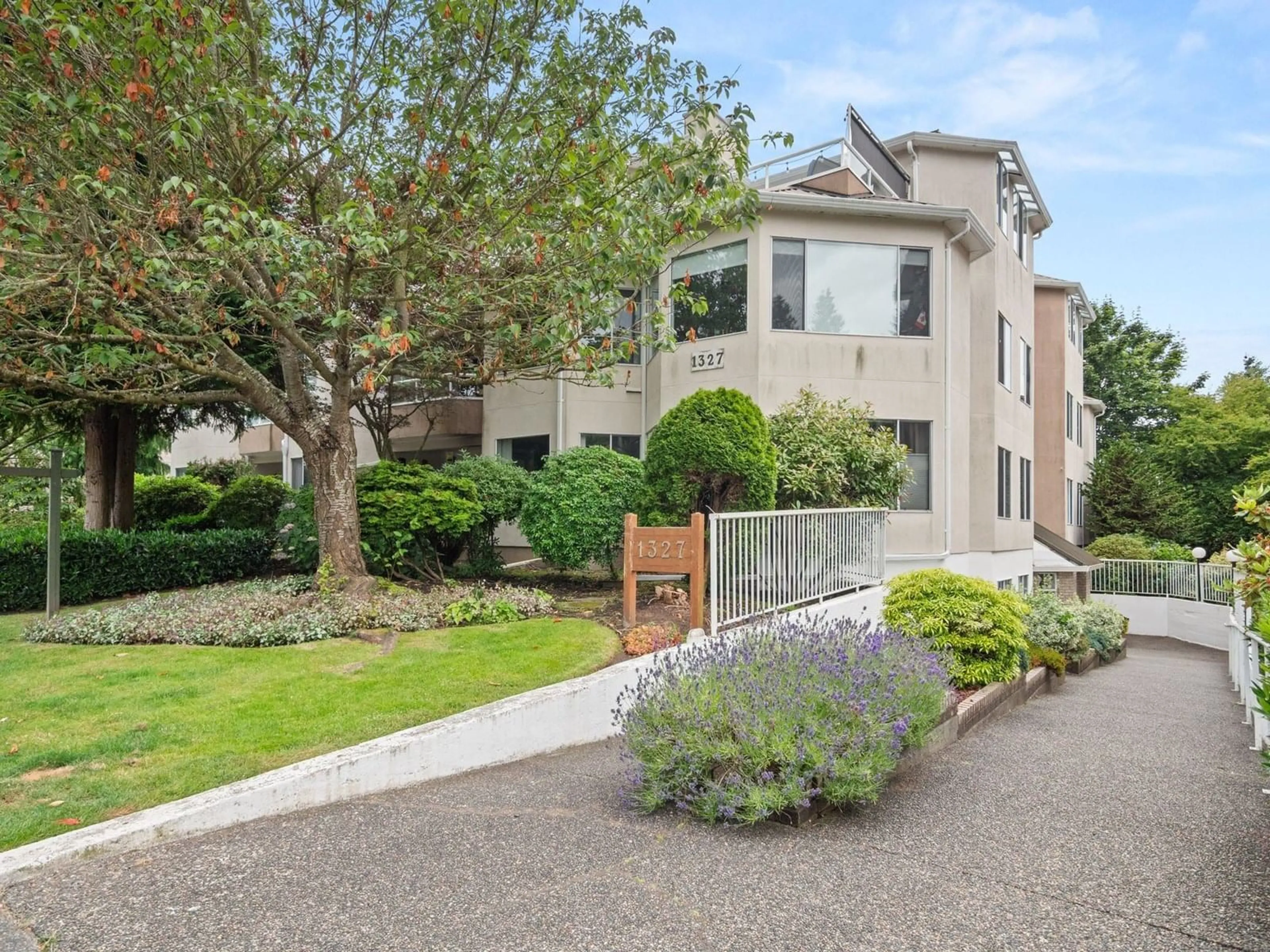 Unknown for 104 - 1327 BEST, White Rock British Columbia V4B4E3