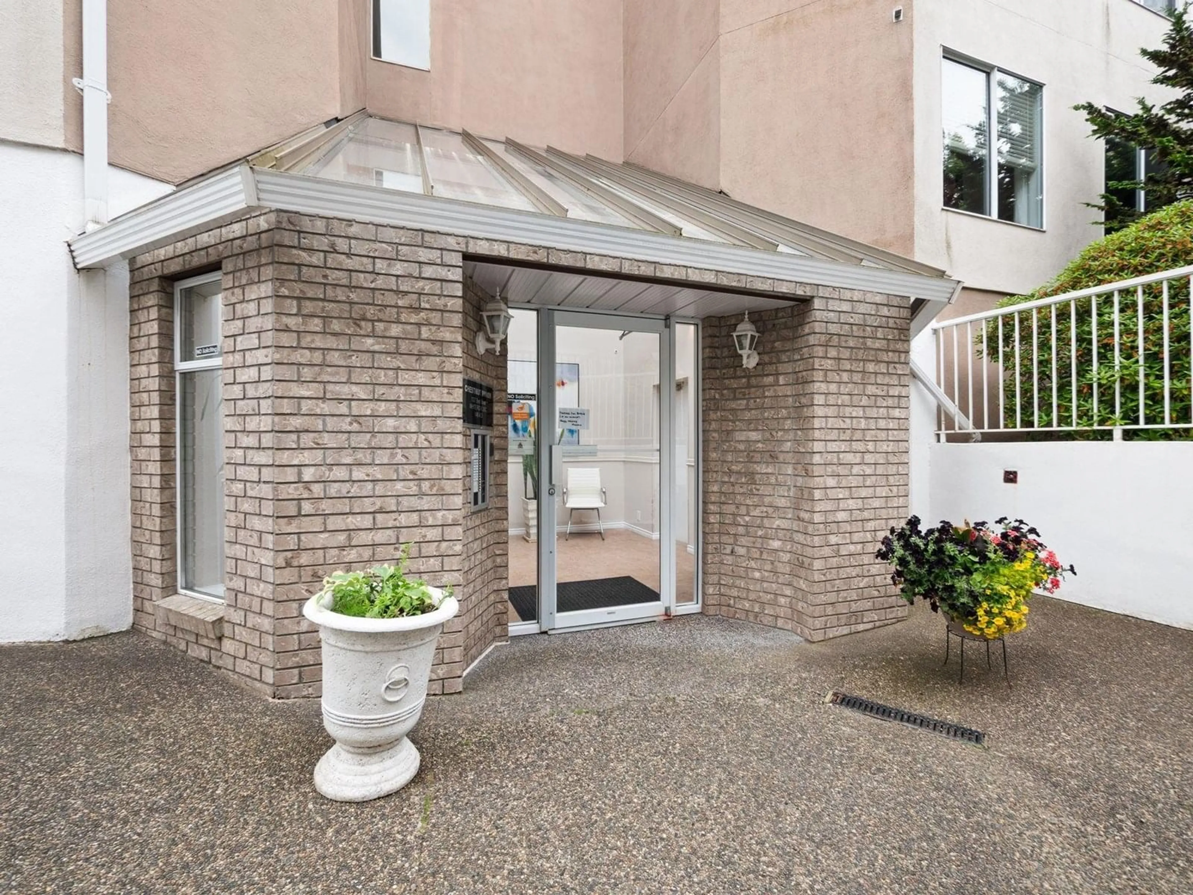Indoor foyer for 104 - 1327 BEST, White Rock British Columbia V4B4E3