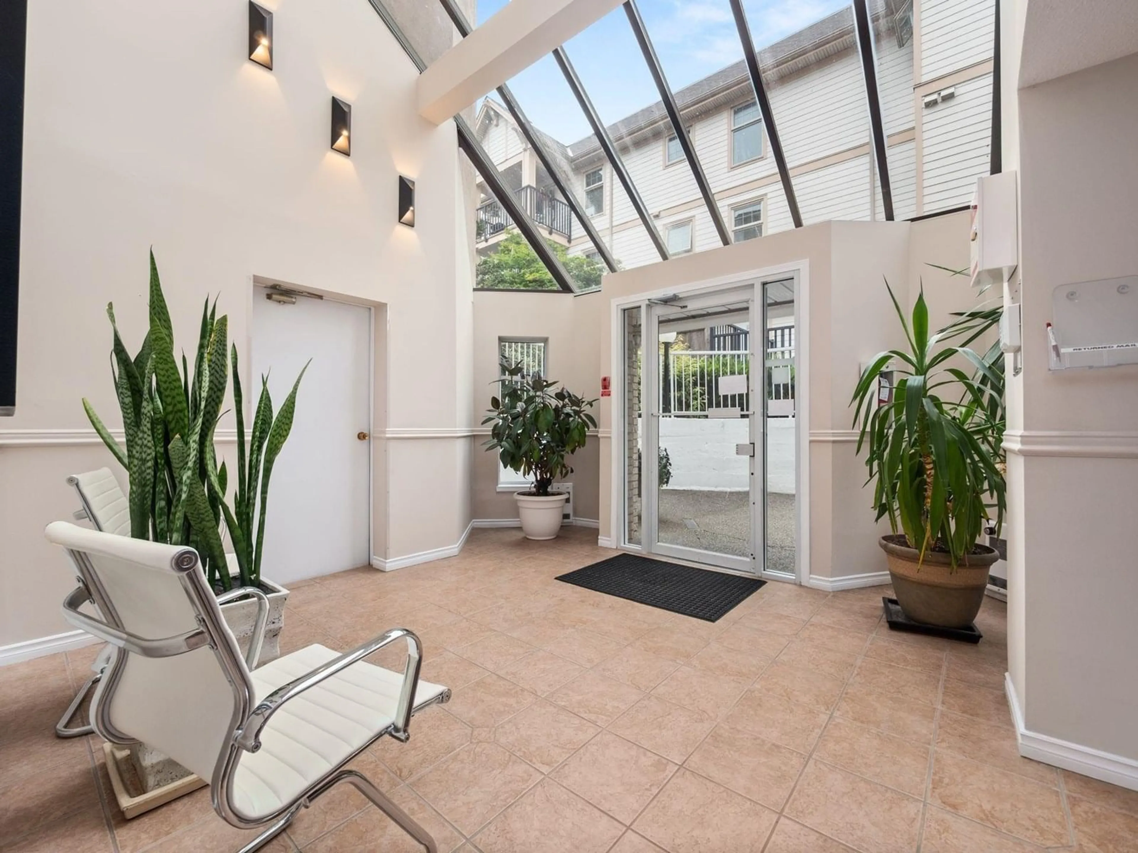 Indoor foyer for 104 - 1327 BEST, White Rock British Columbia V4B4E3