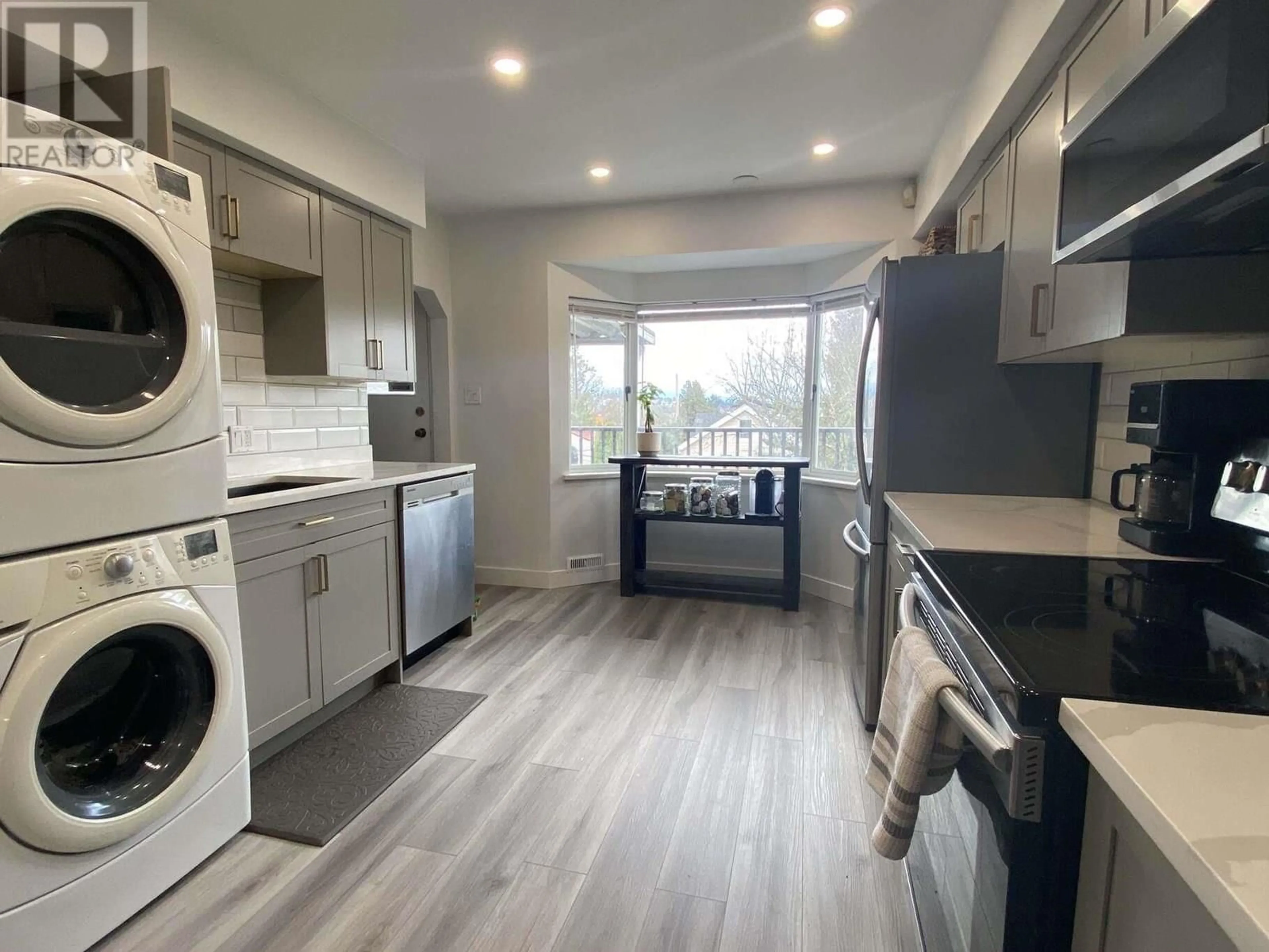 Kitchen with laundary machines, wood/laminate floor for 418 FADER STREET, New Westminster British Columbia V3L3T1