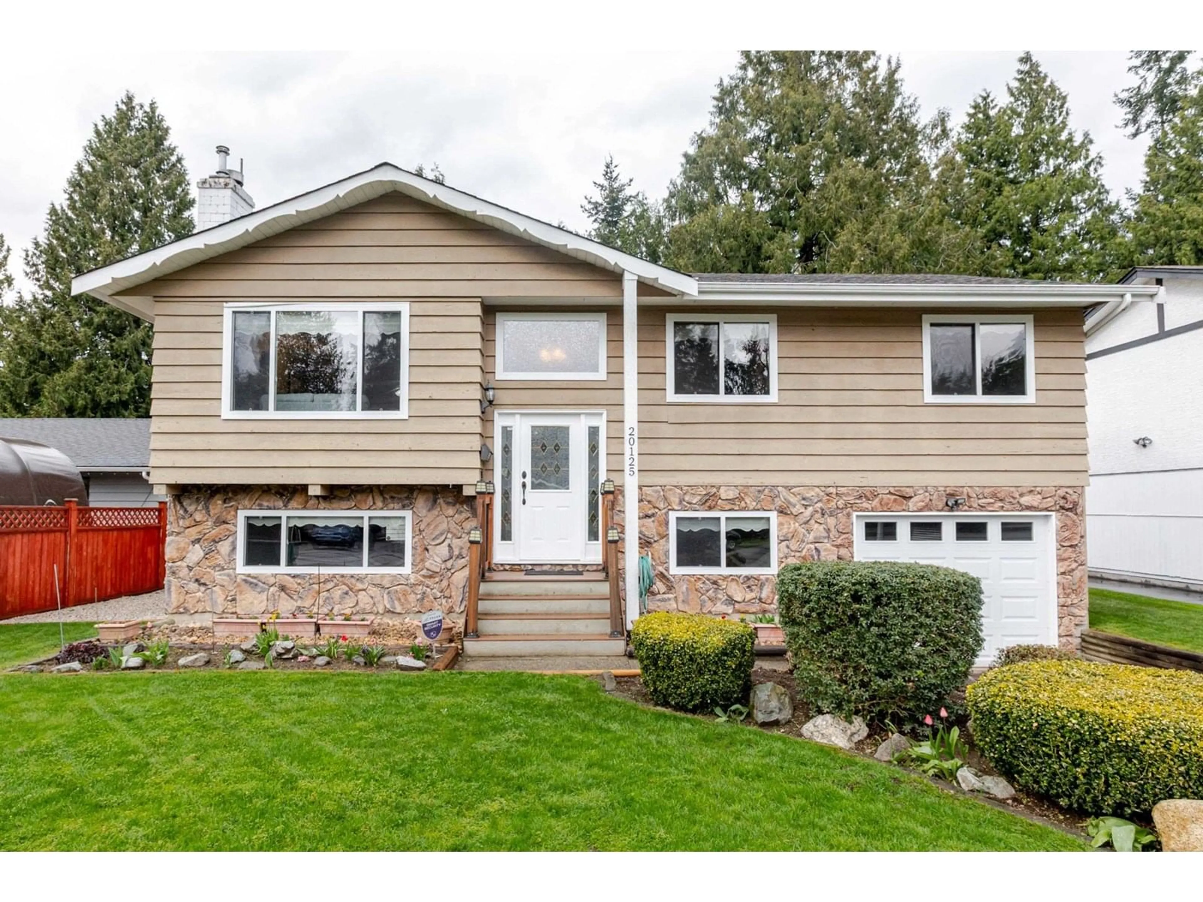 Home with vinyl exterior material, street for 20125 44, Langley British Columbia V3L6A8