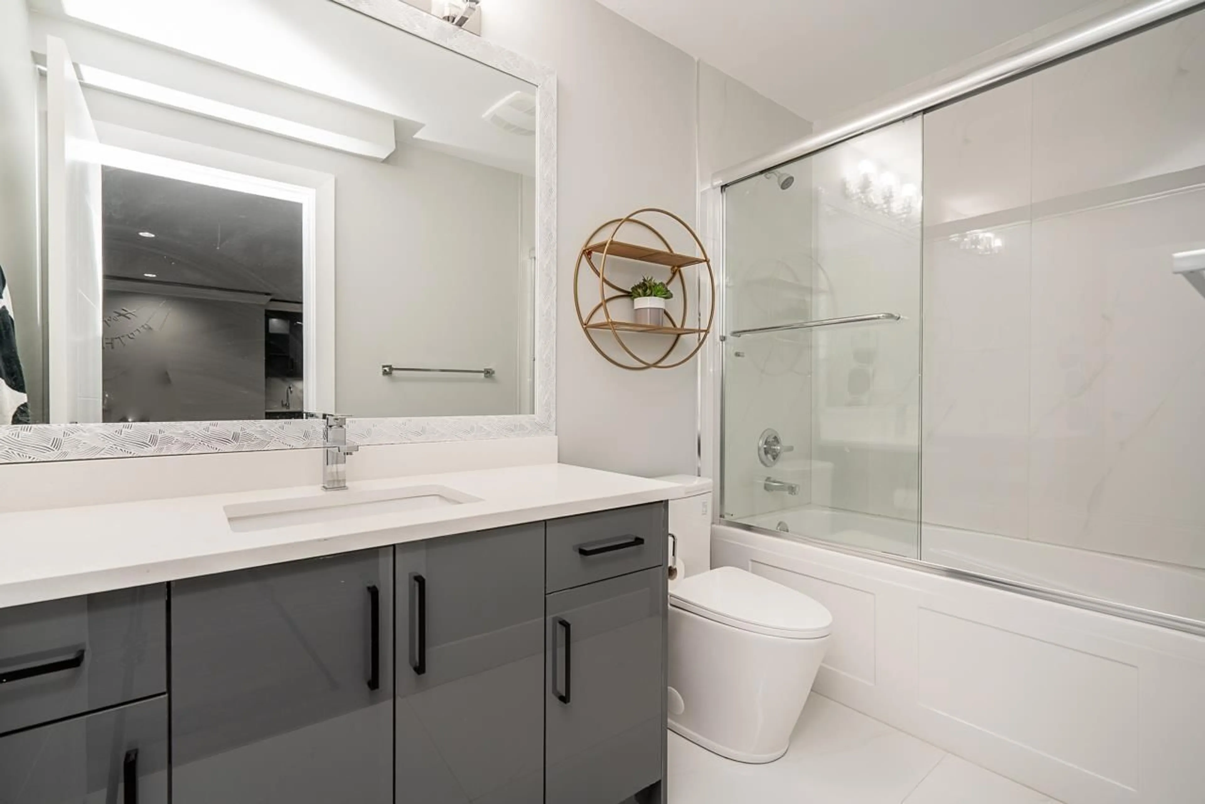 Contemporary bathroom, ceramic/tile floor for 3215 197, Langley British Columbia V3A4T1