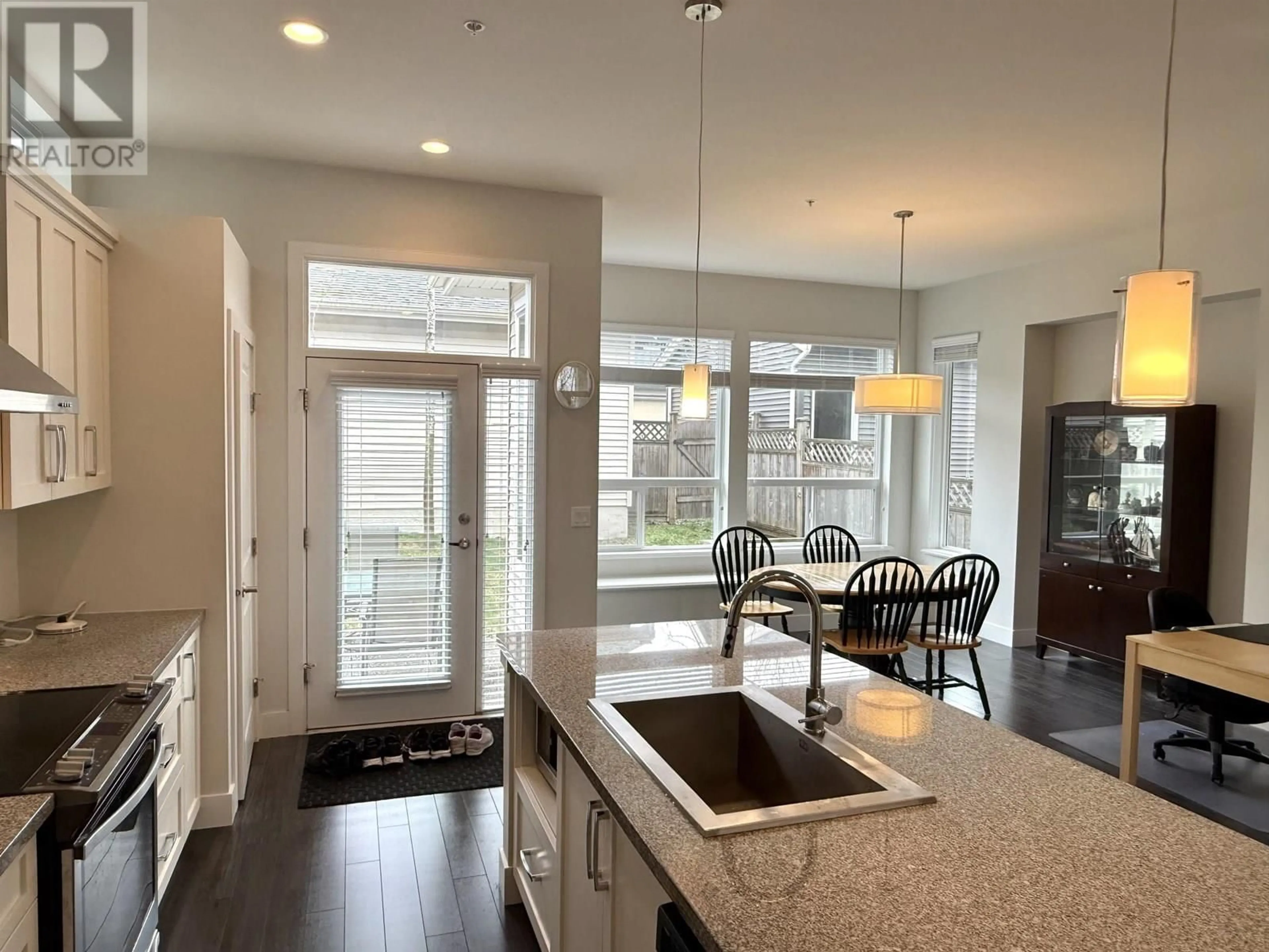 Open concept kitchen, unknown for 10420 JACKSON ROAD, Maple Ridge British Columbia V2W0H8