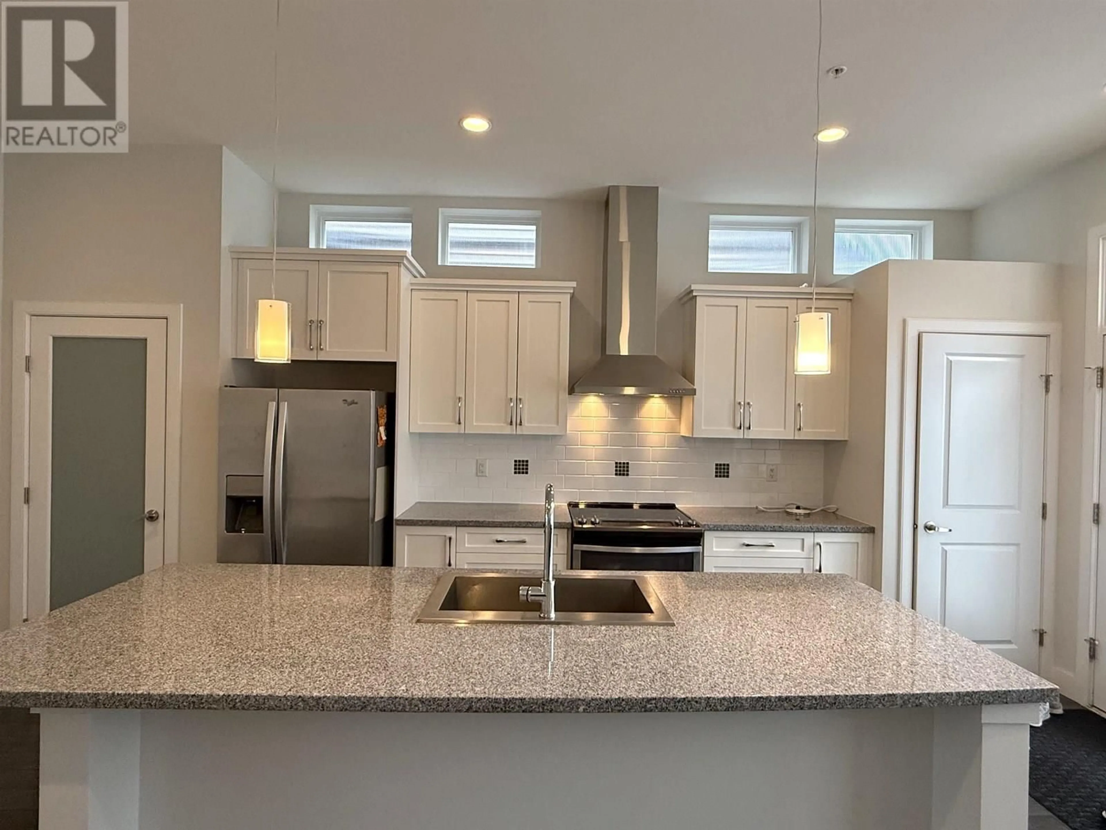 Open concept kitchen, ceramic/tile floor for 10420 JACKSON ROAD, Maple Ridge British Columbia V2W0H8
