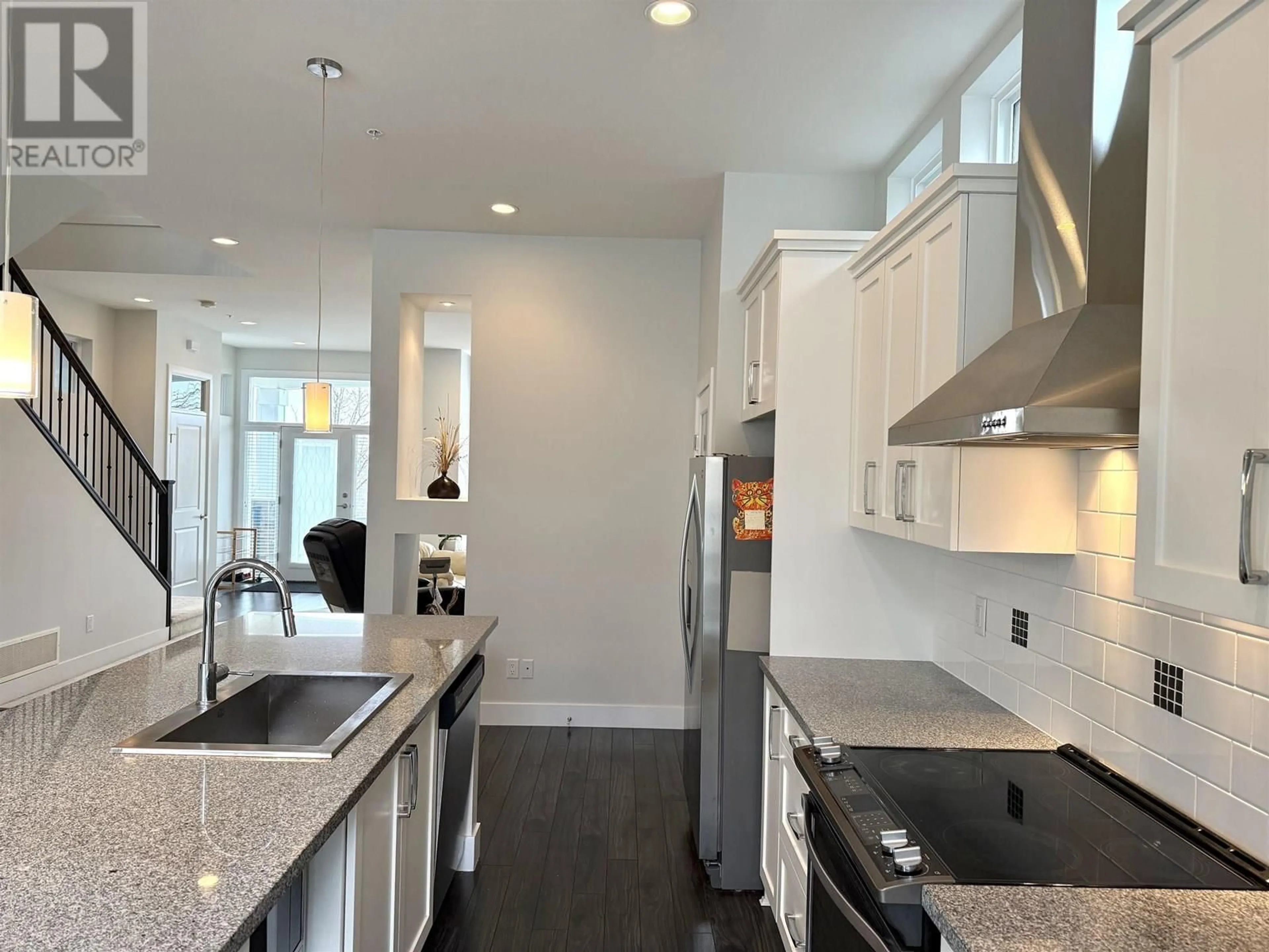 Open concept kitchen, unknown for 10420 JACKSON ROAD, Maple Ridge British Columbia V2W0H8