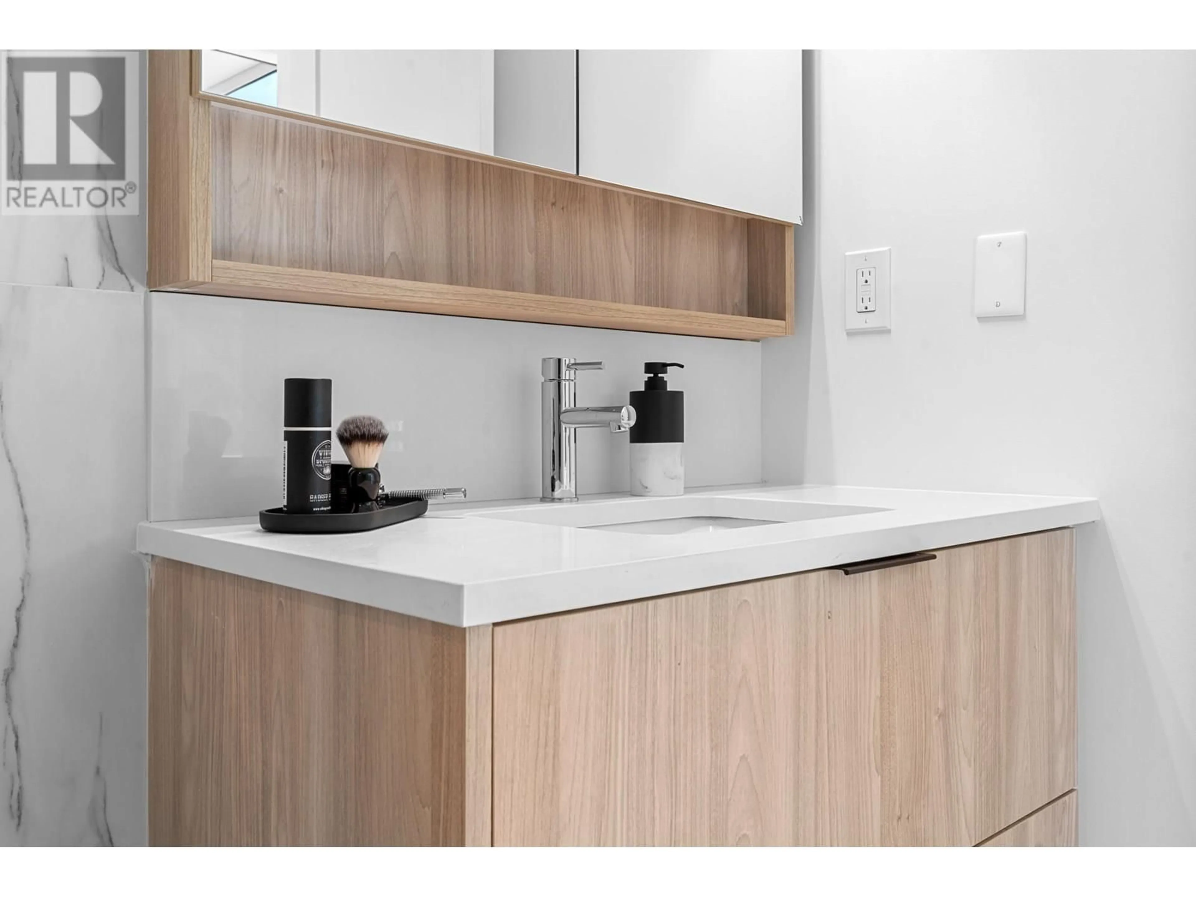 Contemporary bathroom, unknown for 102 - 7161 17TH AVENUE, Burnaby British Columbia V3N0K1