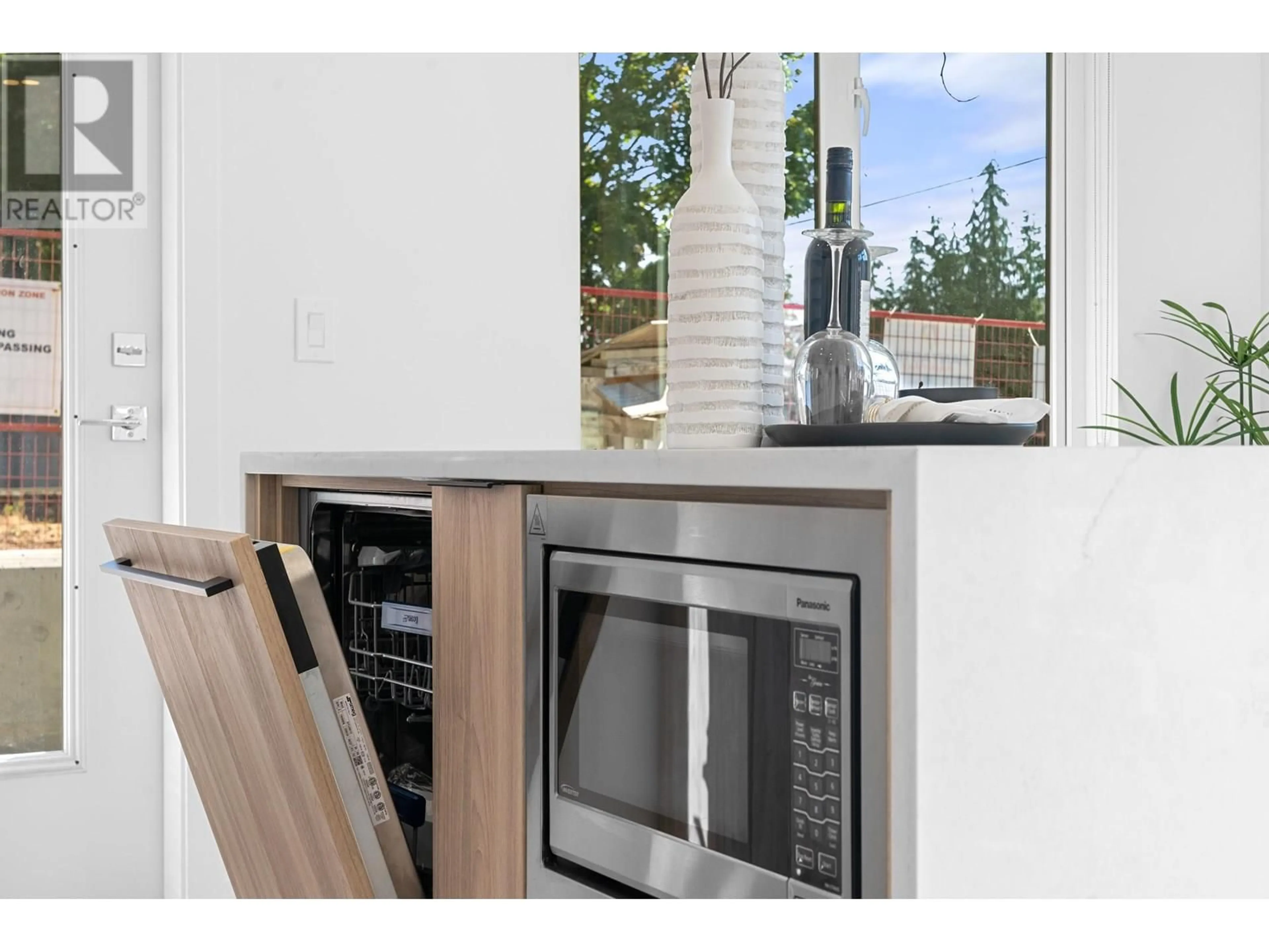 Contemporary kitchen, wood/laminate floor for 102 - 7161 17TH AVENUE, Burnaby British Columbia V3N0K1