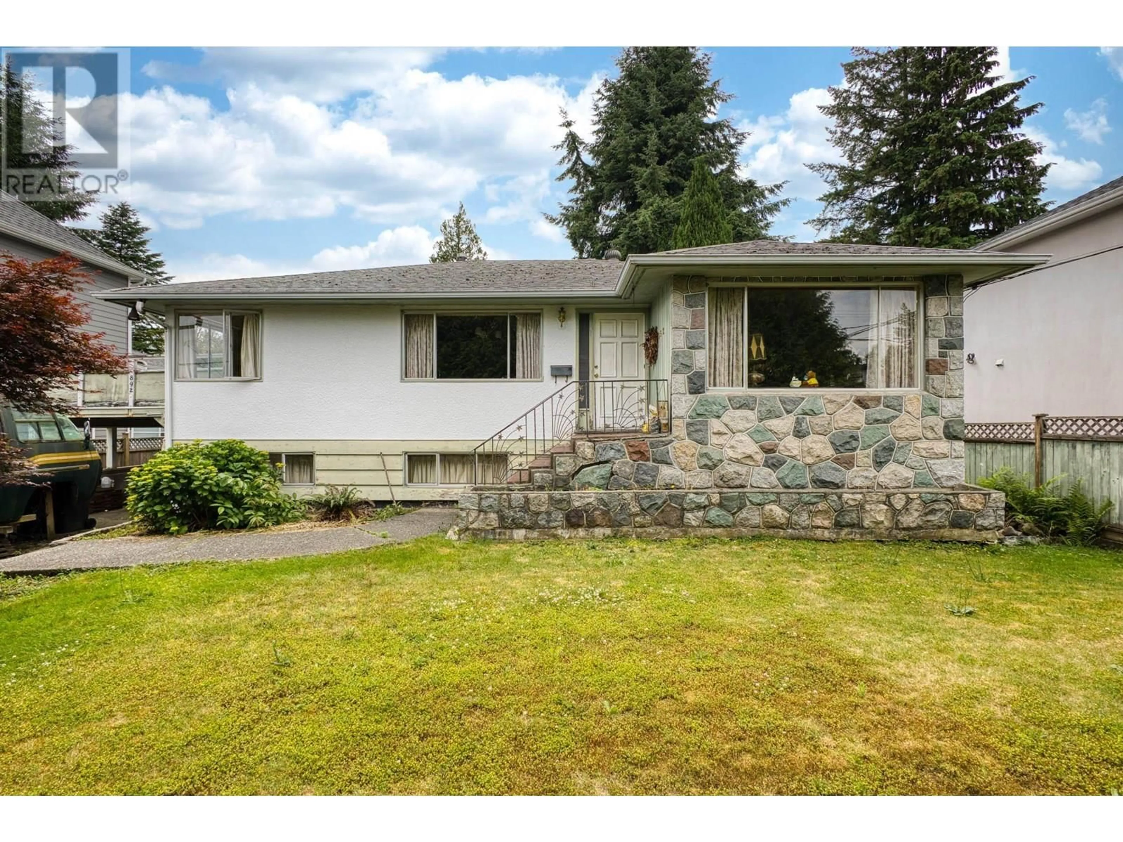 Home with vinyl exterior material, unknown for 892 MACINTOSH STREET, Coquitlam British Columbia V3J4Z2