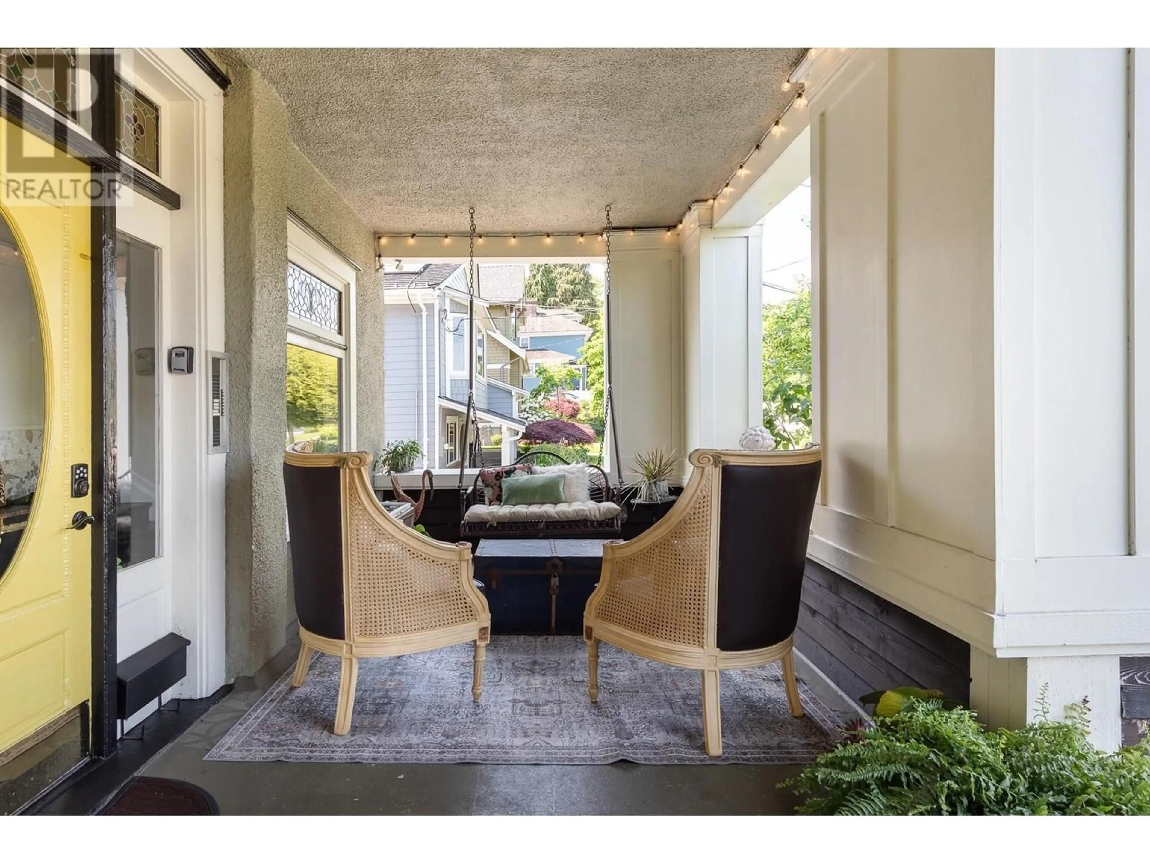 Indoor entryway for 226 SECOND STREET, New Westminster British Columbia V3L2K6
