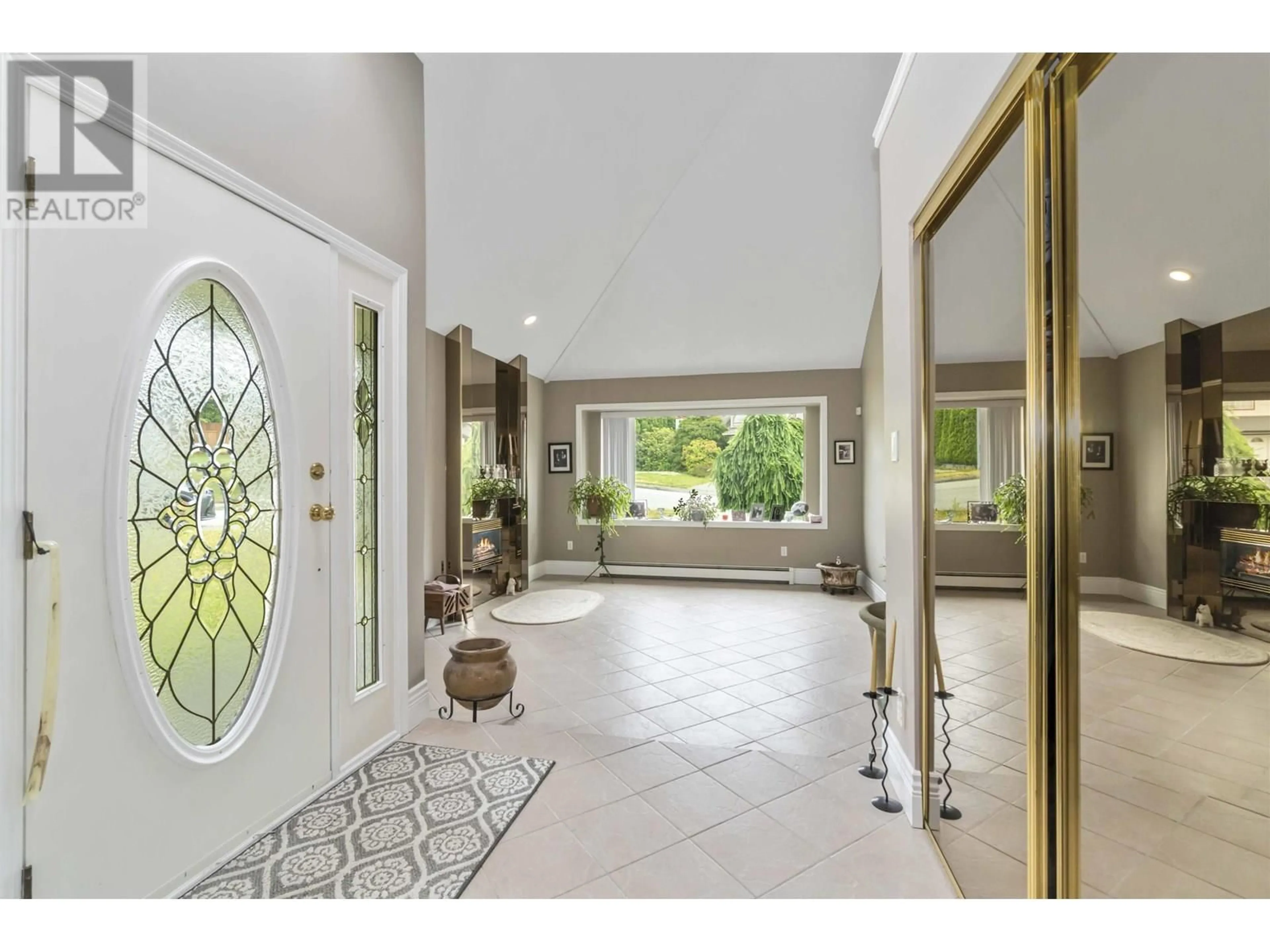 Indoor entryway for 1372 OXFORD STREET, Coquitlam British Columbia V3E3G4