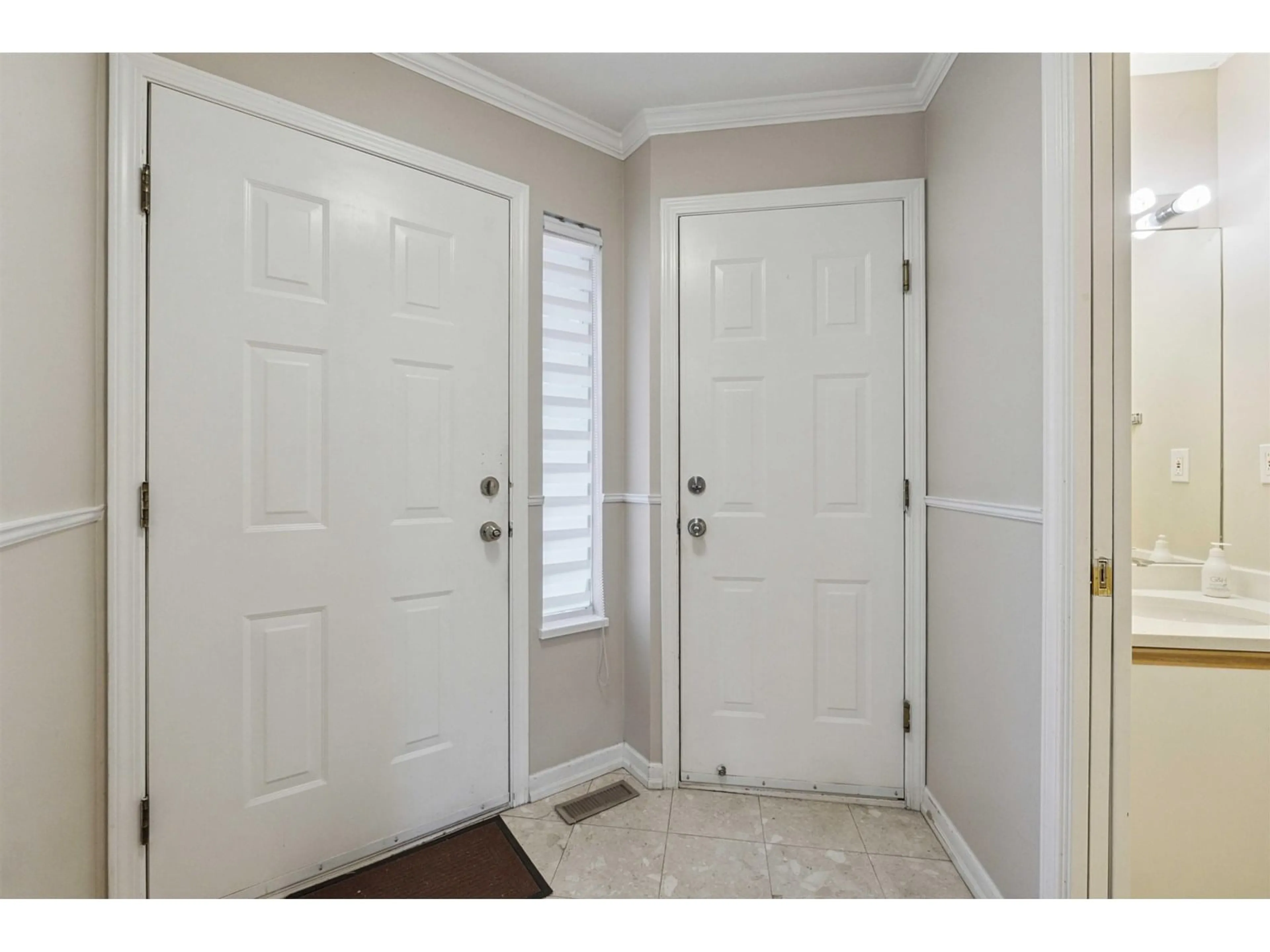 Indoor entryway for 11 - 10038 155, Surrey British Columbia V3R0S2