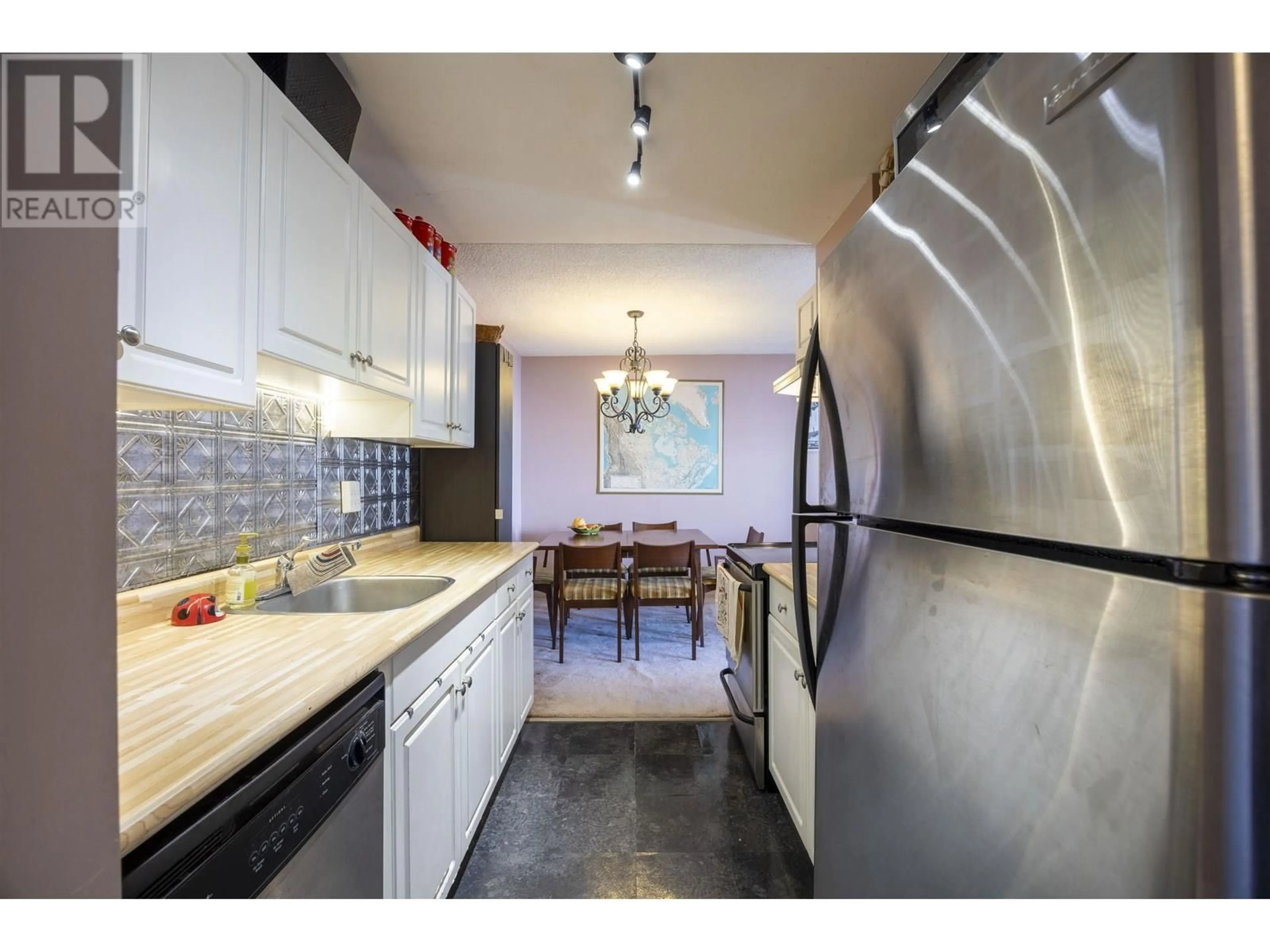 Open concept kitchen, ceramic/tile floor for 1404 - 6759 WILLINGDON AVENUE, Burnaby British Columbia V5H3Y9