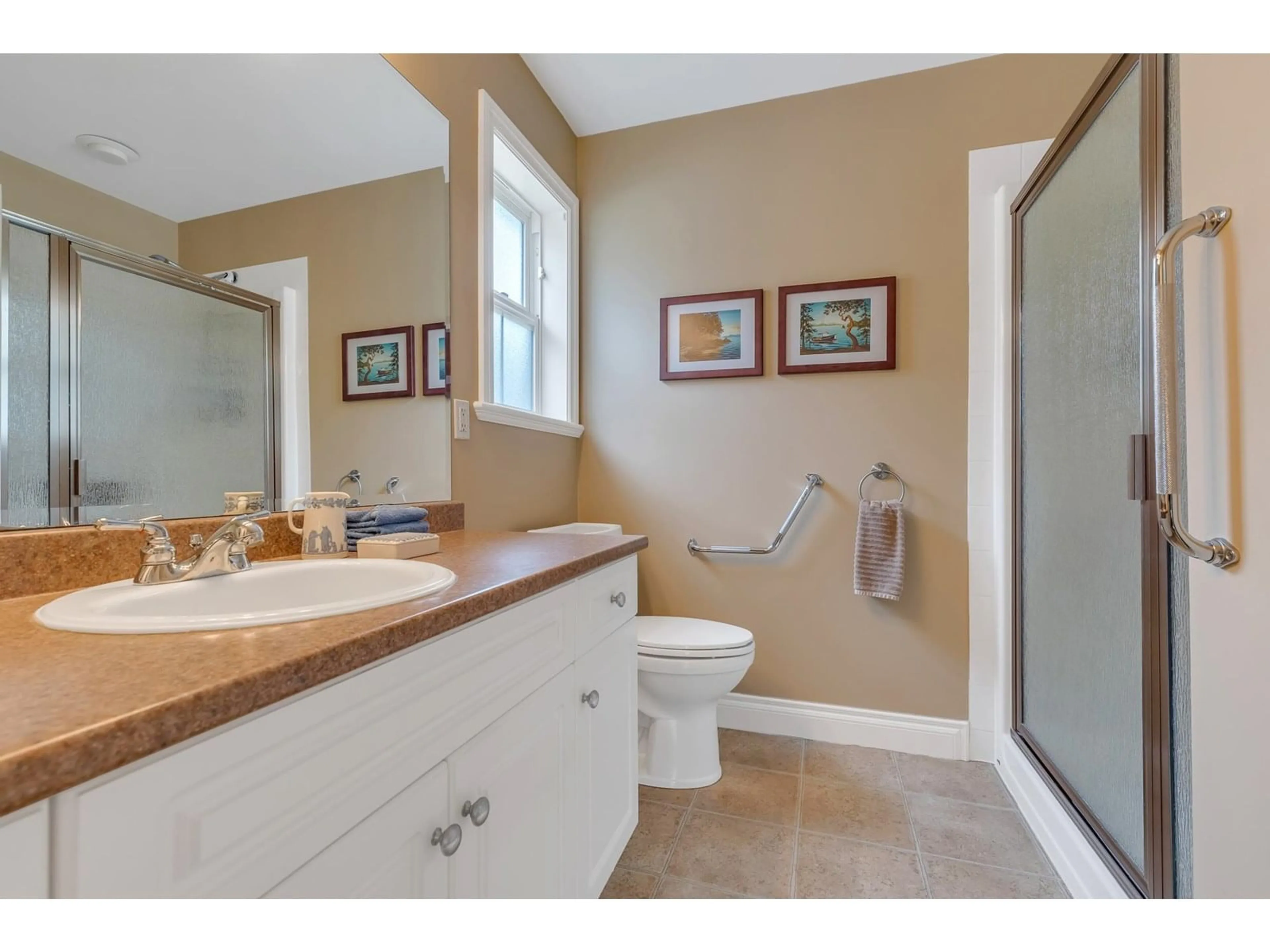 Standard bathroom, ceramic/tile floor for 5 - 45824 STEVENSON ROAD, Chilliwack British Columbia V2R5W5