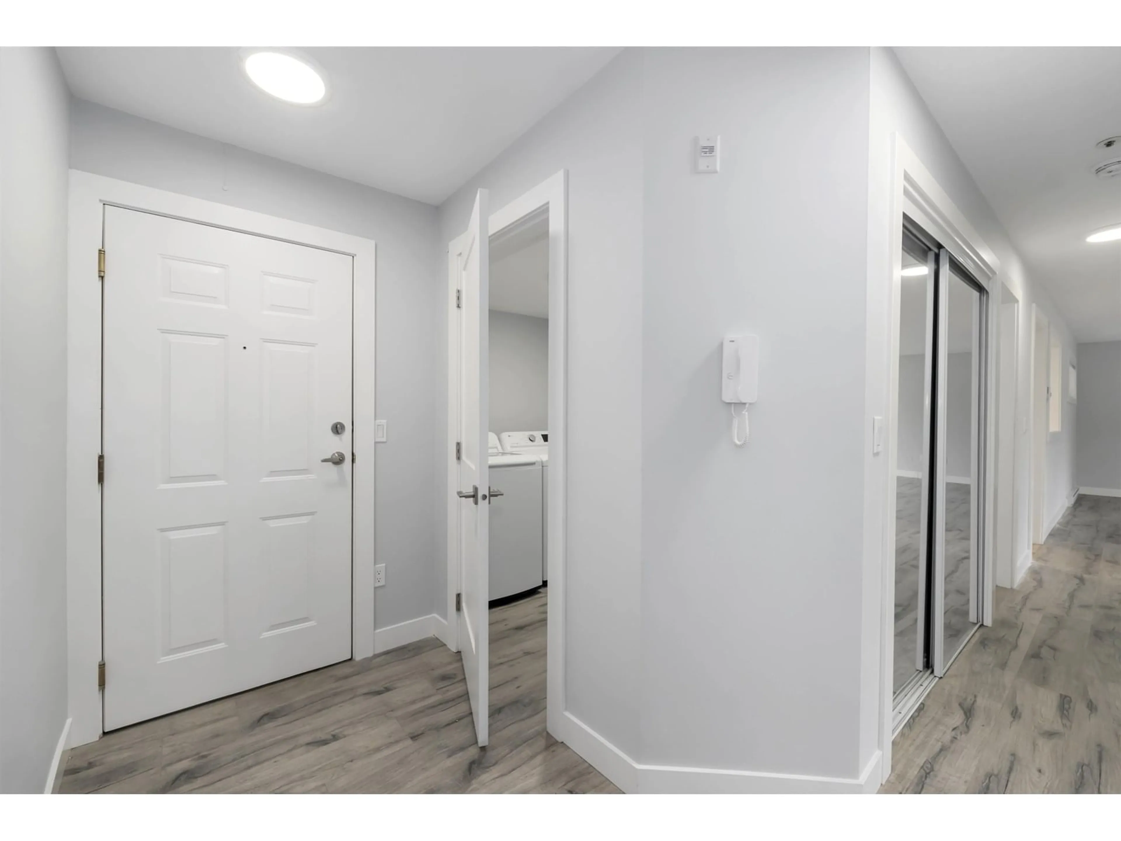 Indoor entryway for 106 - 20064 56, Langley British Columbia V3A3Y4