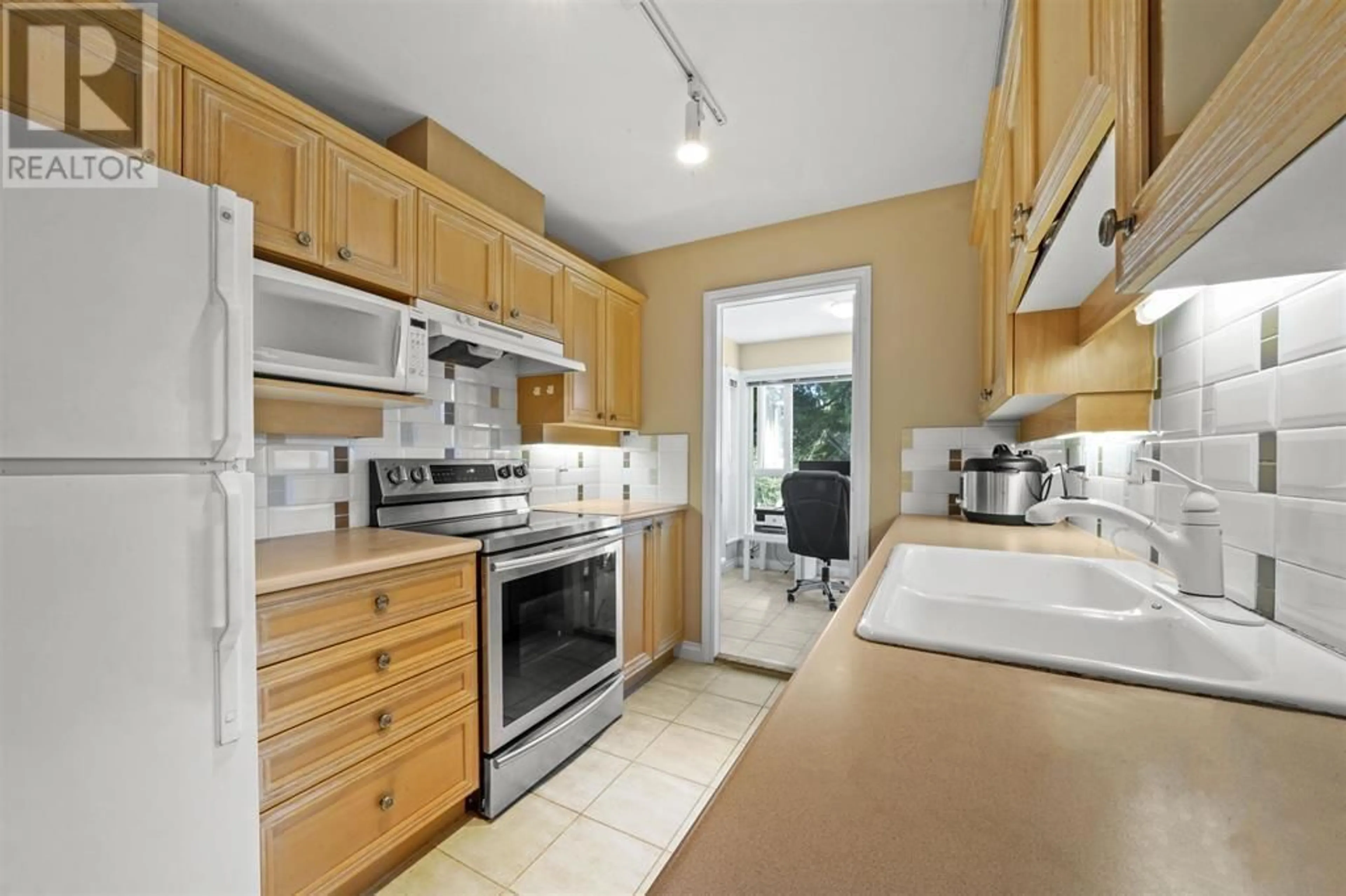 Standard kitchen, ceramic/tile floor for 101 - 988 54TH AVENUE, Vancouver British Columbia V6P1M9