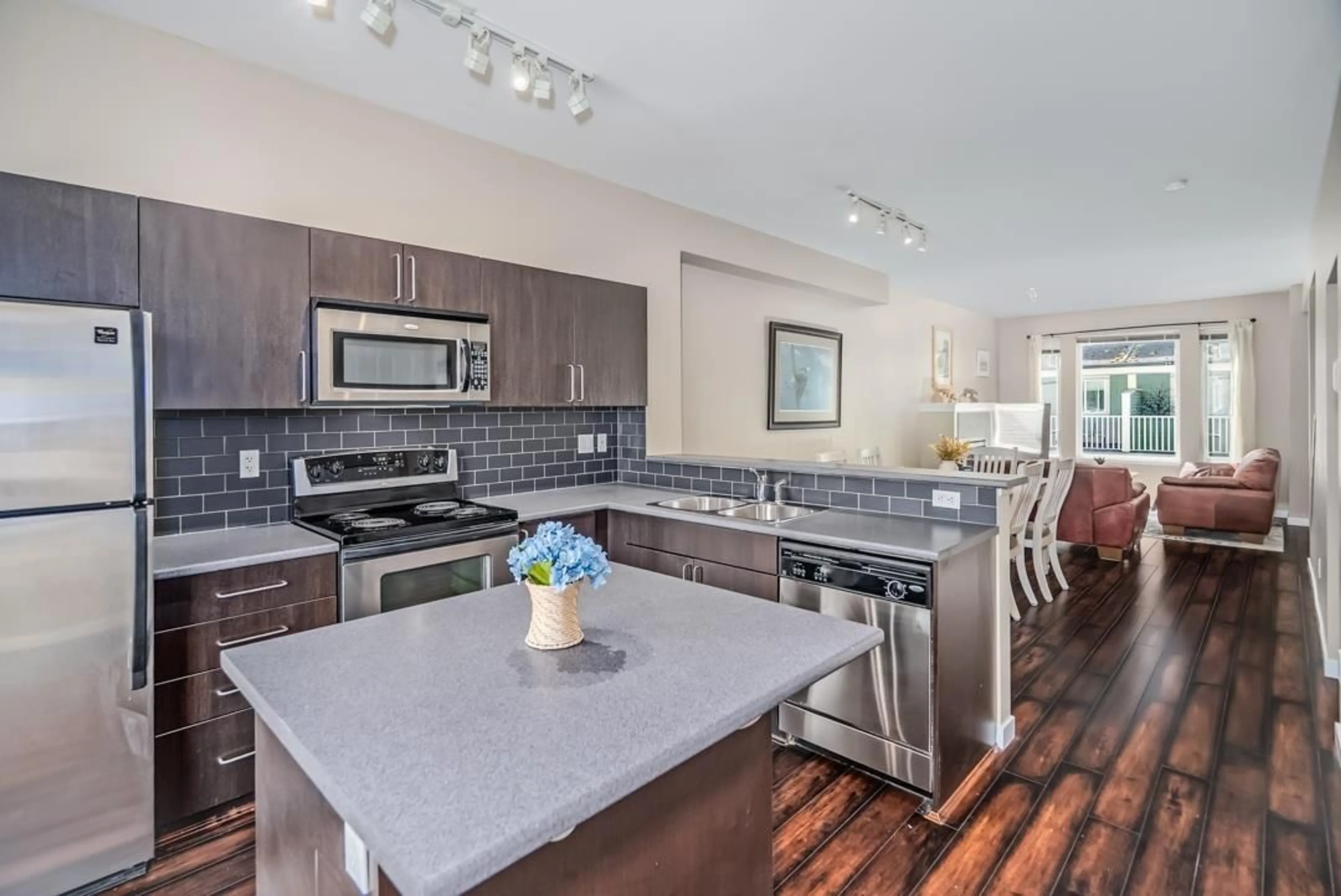Open concept kitchen, ceramic/tile floor for 37 - 6575 192, Surrey British Columbia V4N5T8