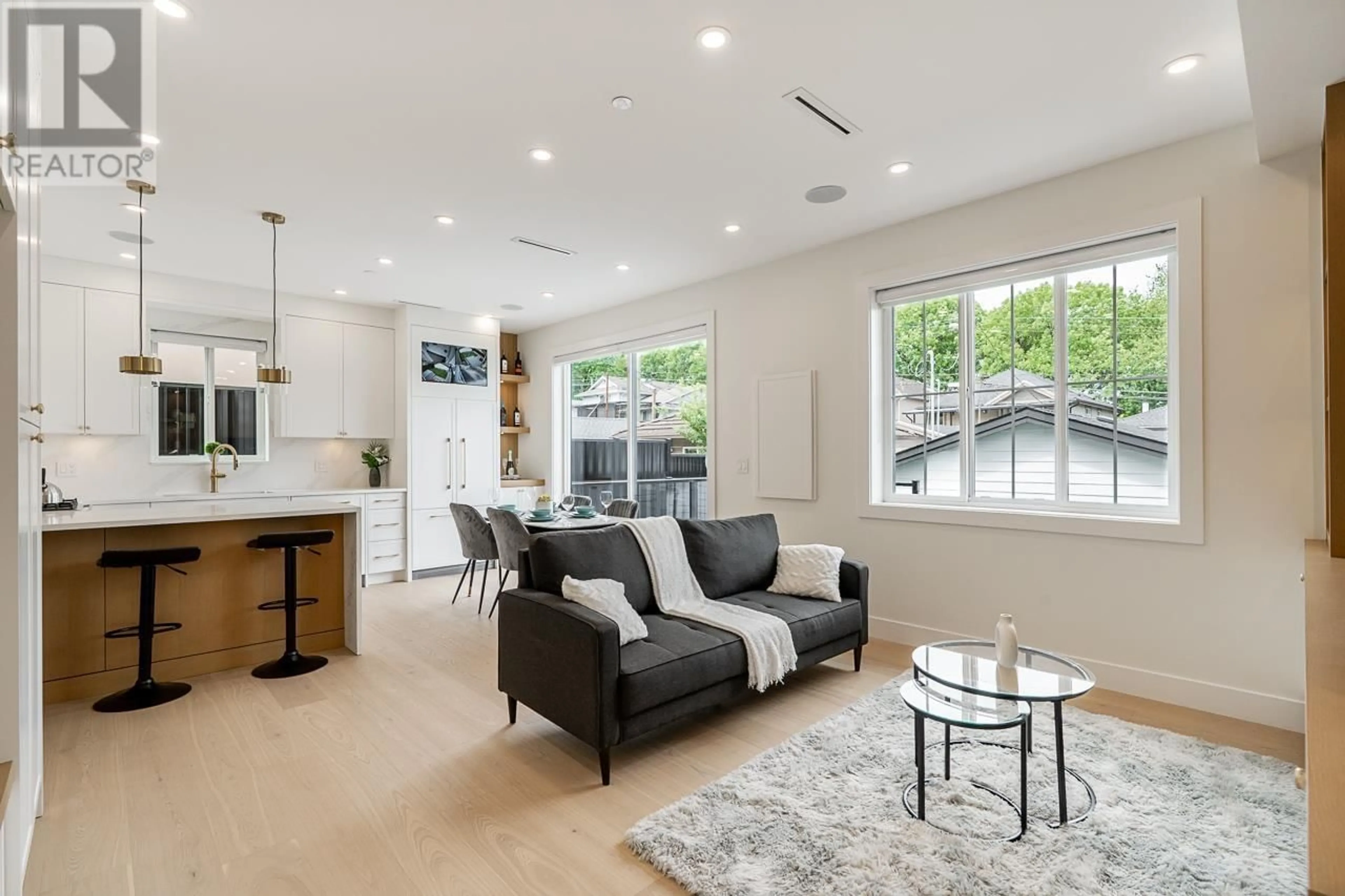 Living room with furniture, unknown for 2 - 4855 DUMFRIES STREET, Vancouver British Columbia V5N3T8