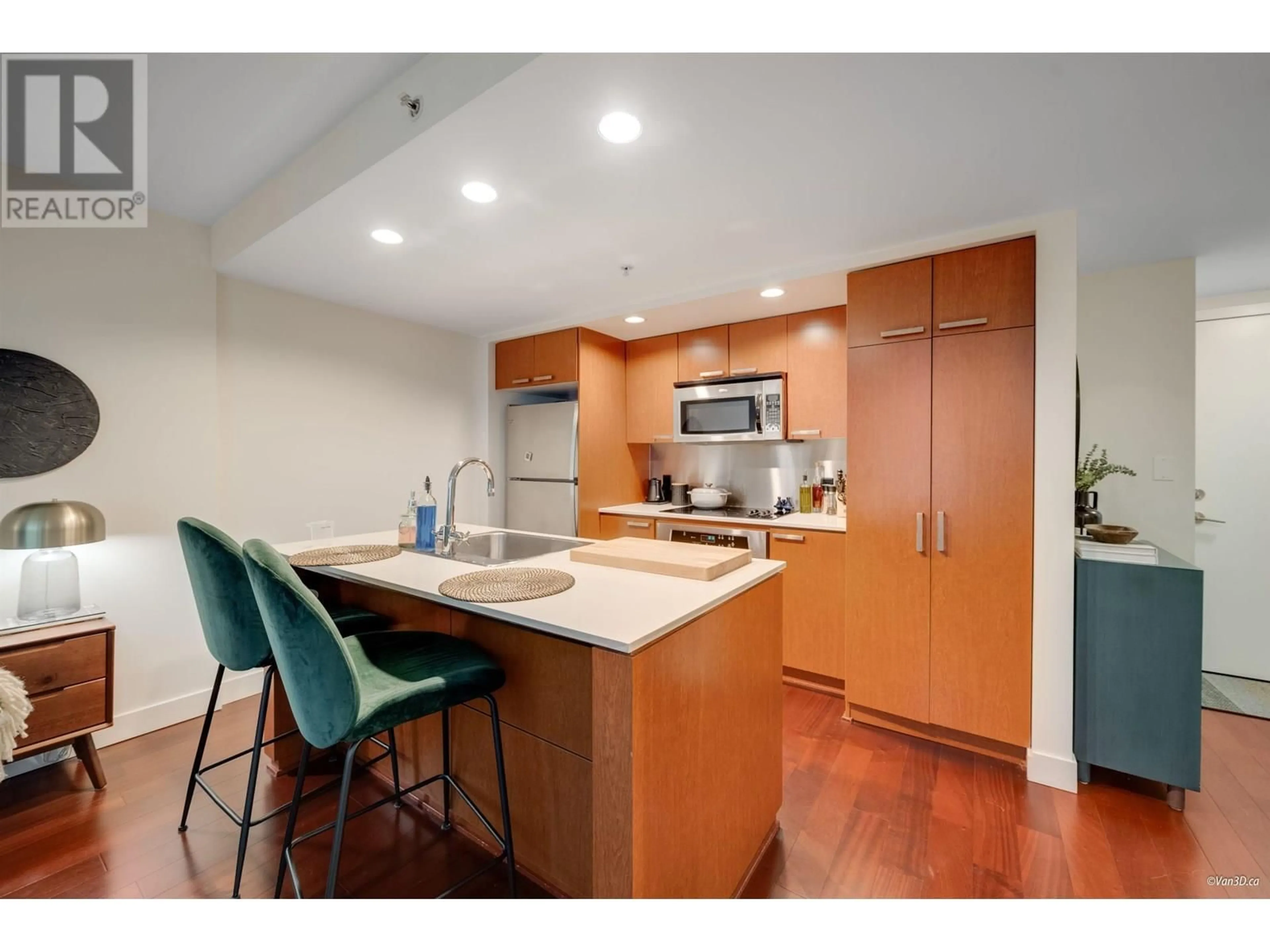Standard kitchen, wood/laminate floor for 302 - 1255 SEYMOUR STREET, Vancouver British Columbia V6B3N6