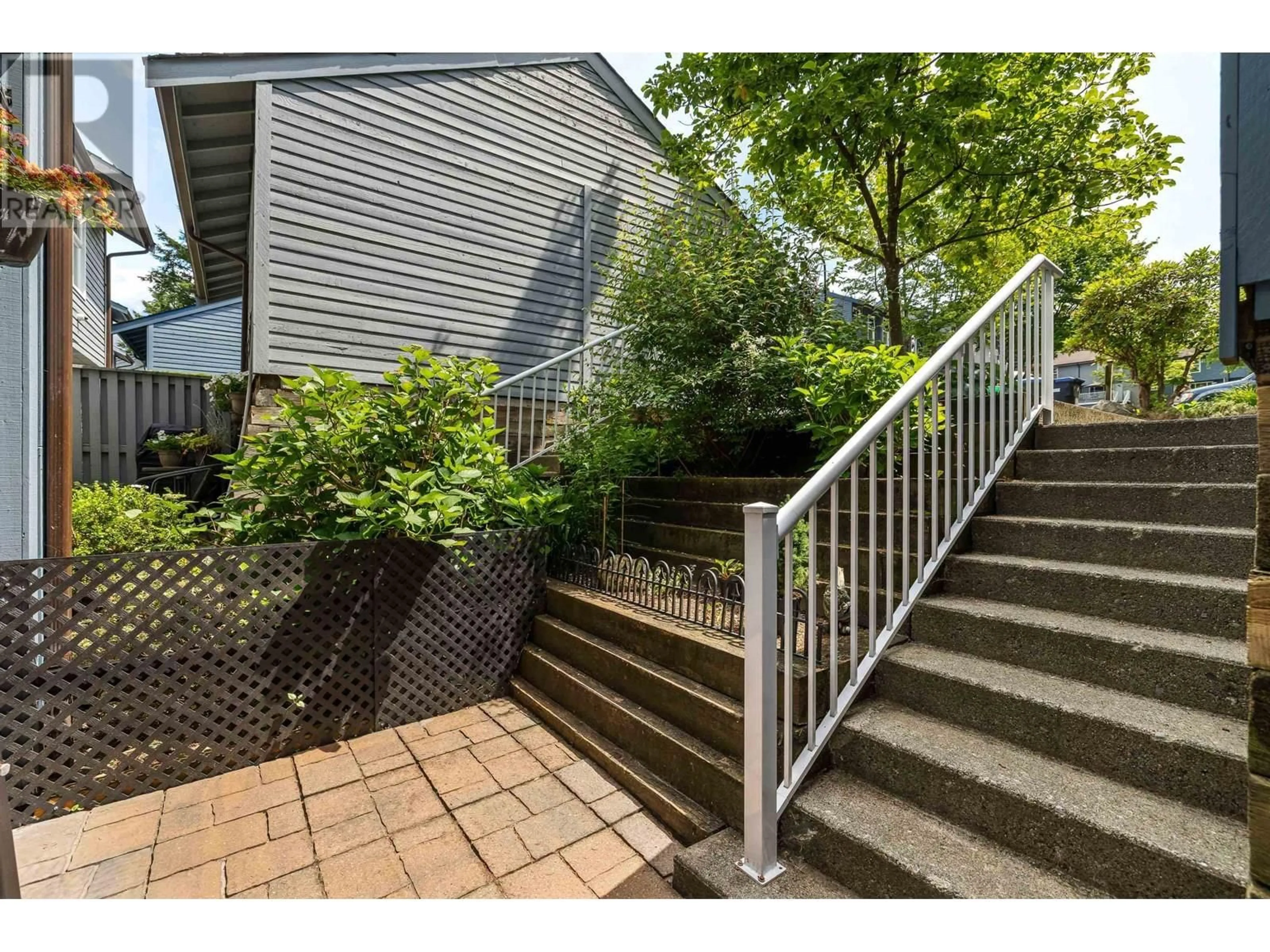 Stairs for 424 LEHMAN PLACE, Port Moody British Columbia V3H3Z6