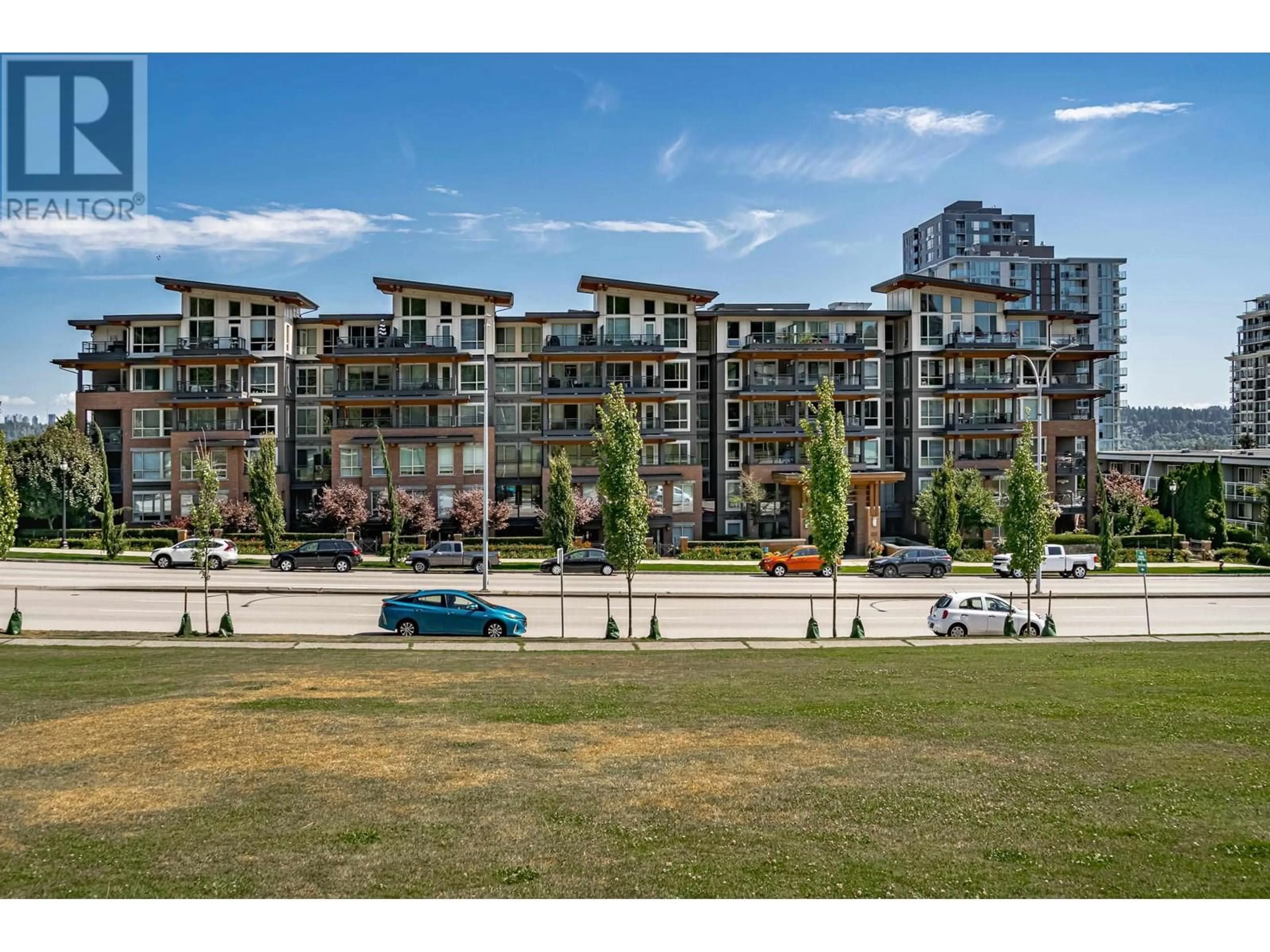 A pic from outside/outdoor area/front of a property/back of a property/a pic from drone, unknown for 414 - 500 ROYAL AVENUE, New Westminster British Columbia V3L0G5