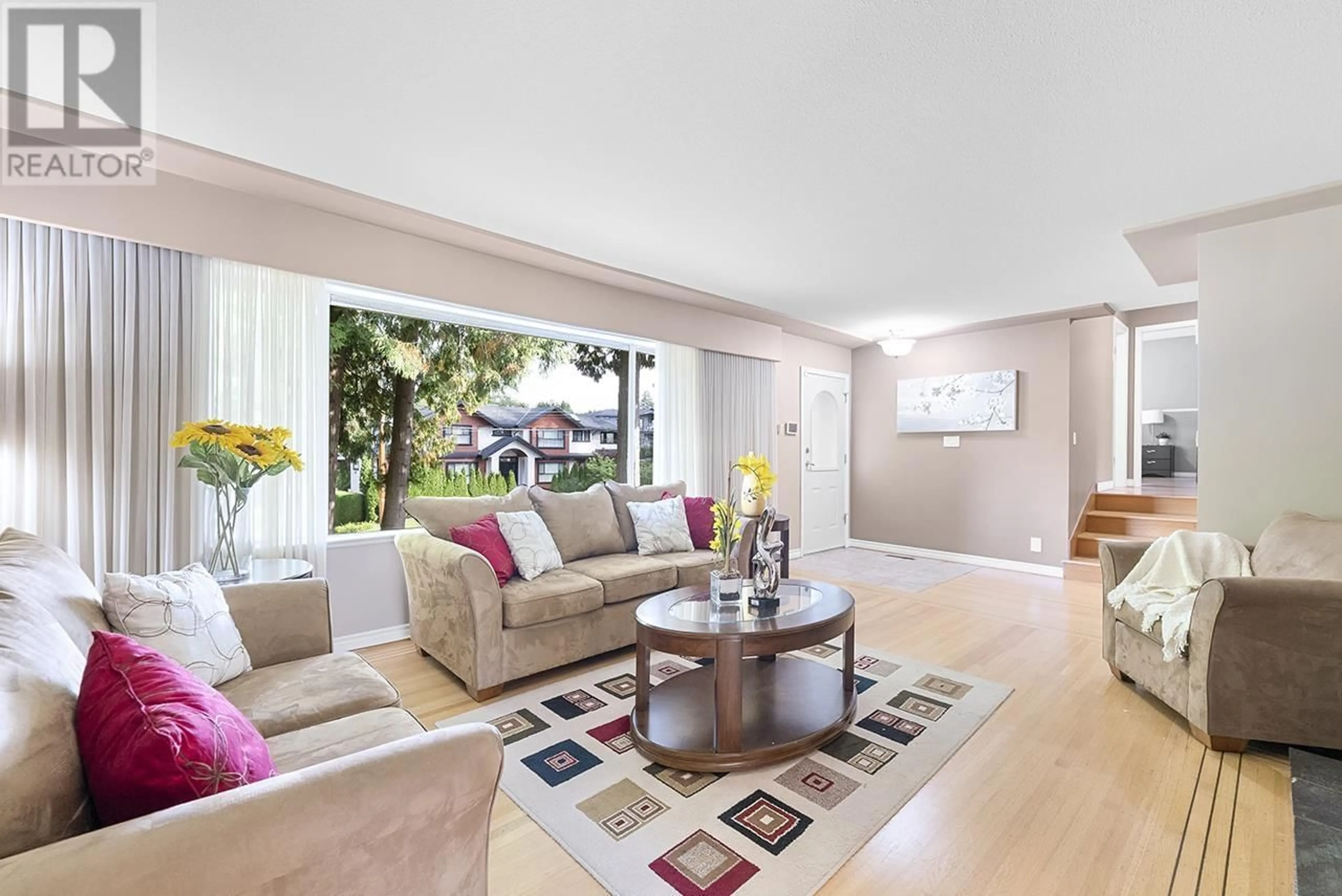 Living room with furniture, unknown for 5537 RUGBY STREET, Burnaby British Columbia V5E2N2