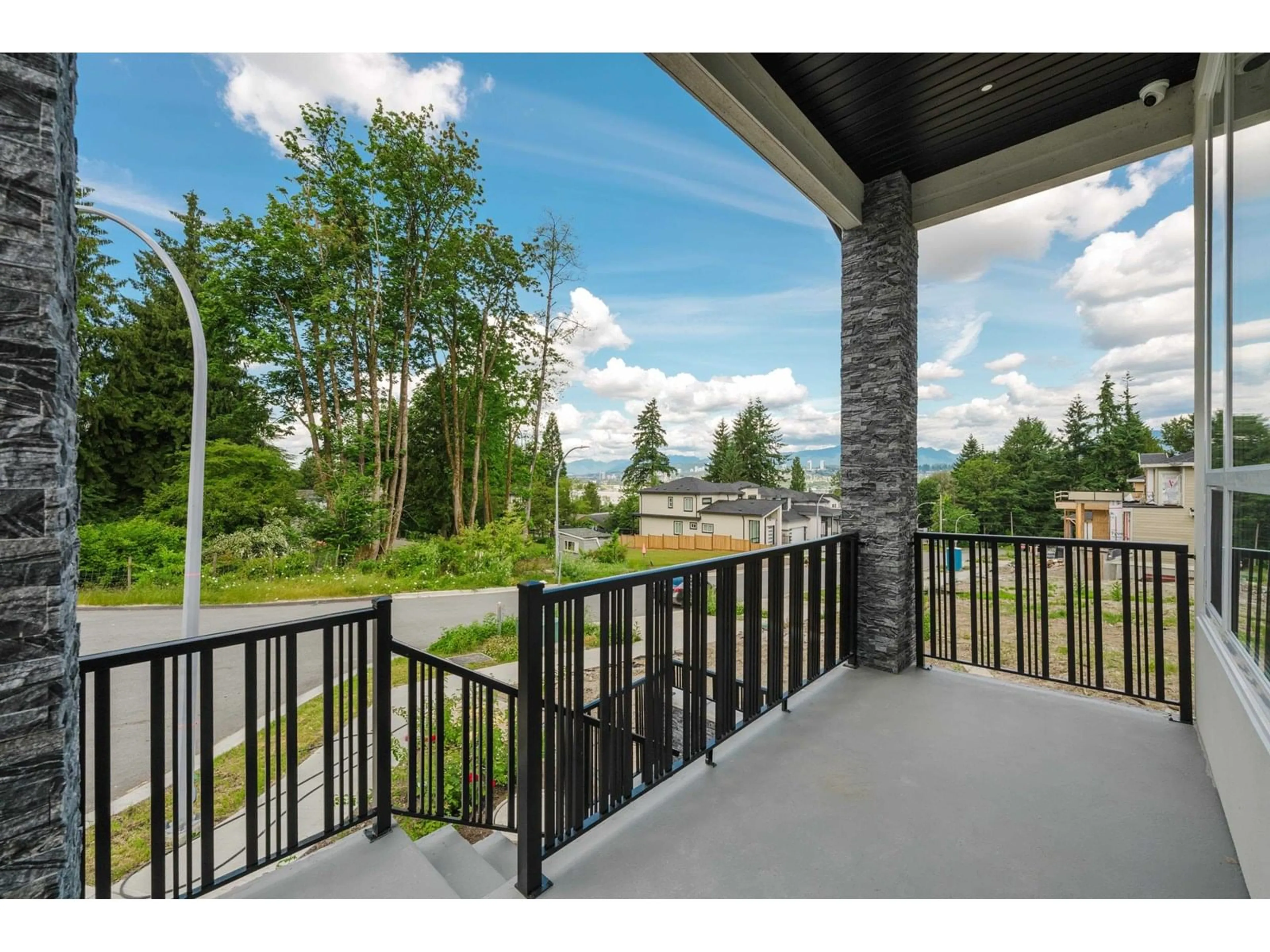 Patio, mountain view for 11432 138A, Surrey British Columbia V3T4L1