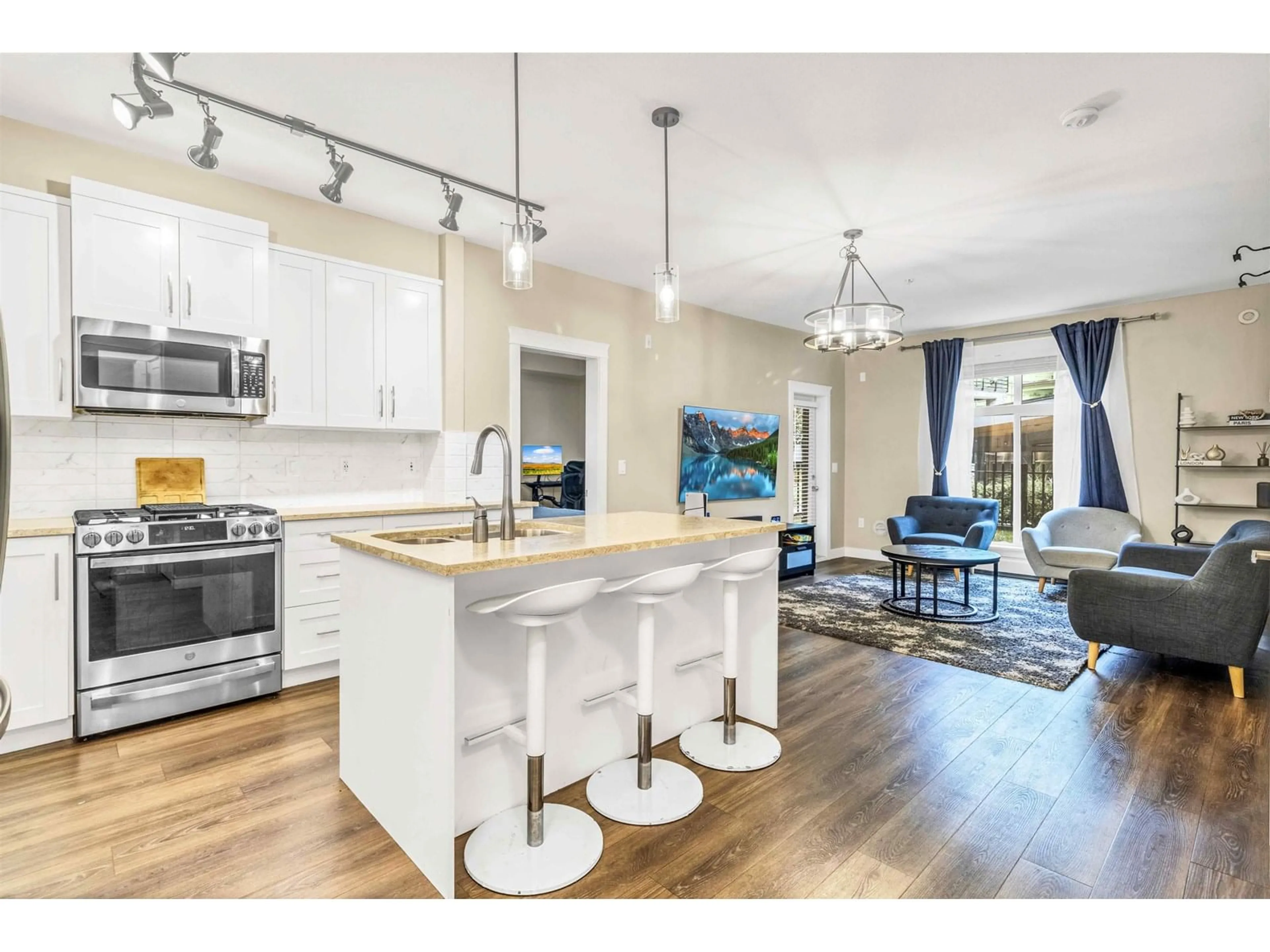 Open concept kitchen, unknown for 108 - 11077 RAVINE, Surrey British Columbia V3T0R7