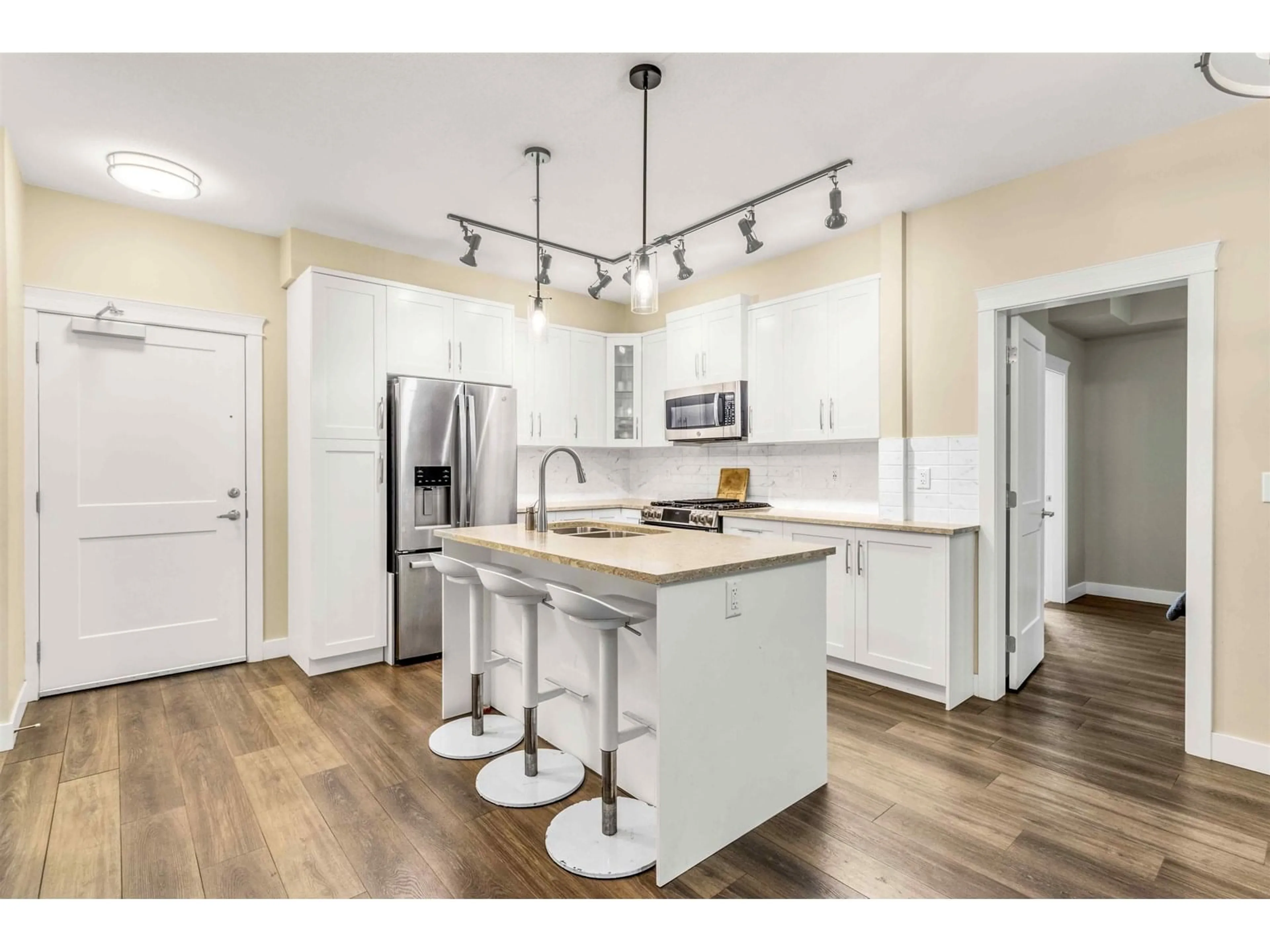 Open concept kitchen, unknown for 108 - 11077 RAVINE, Surrey British Columbia V3T0R7