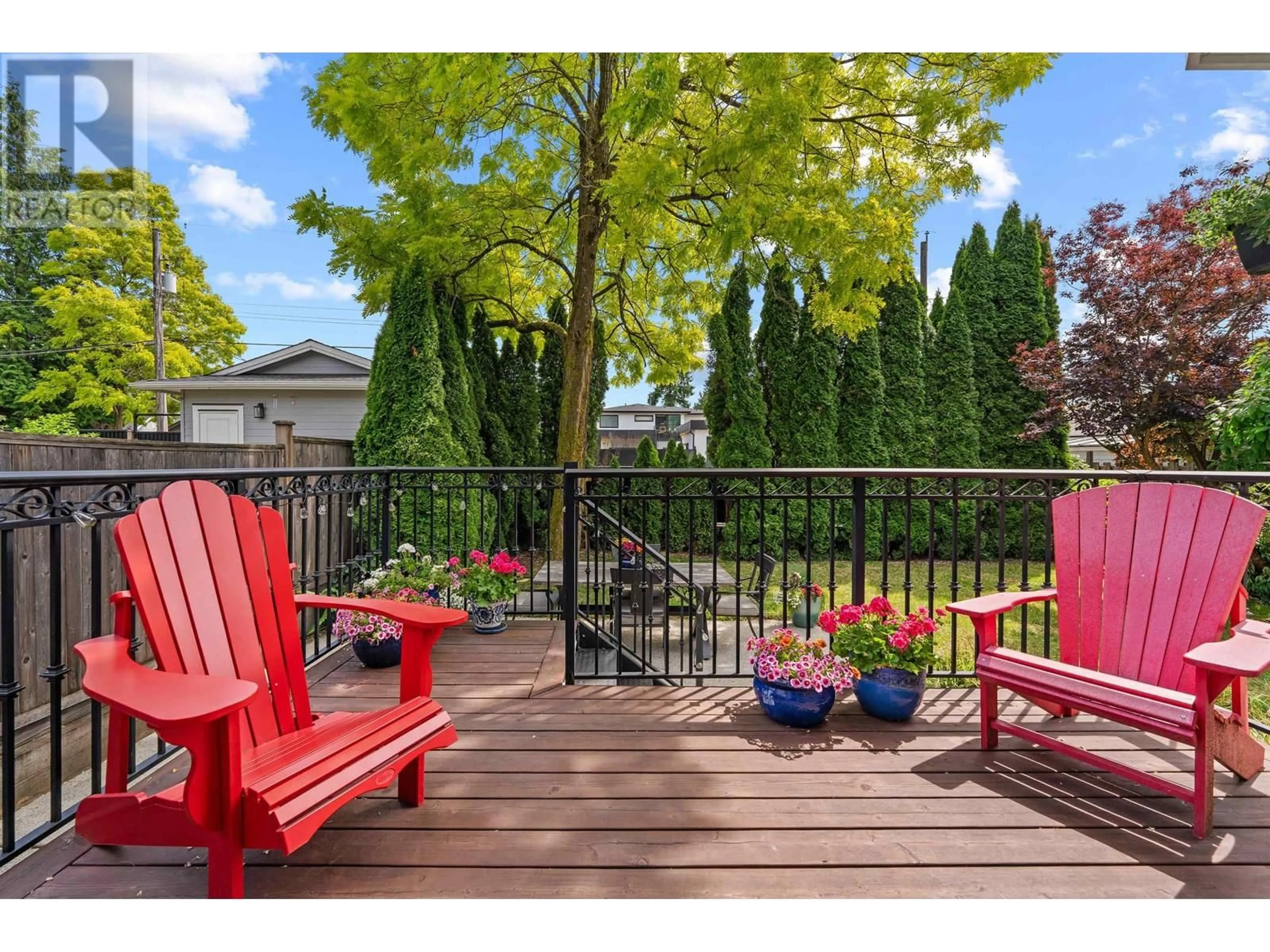 Patio, unknown for 749 10TH STREET, North Vancouver British Columbia V7L2G2