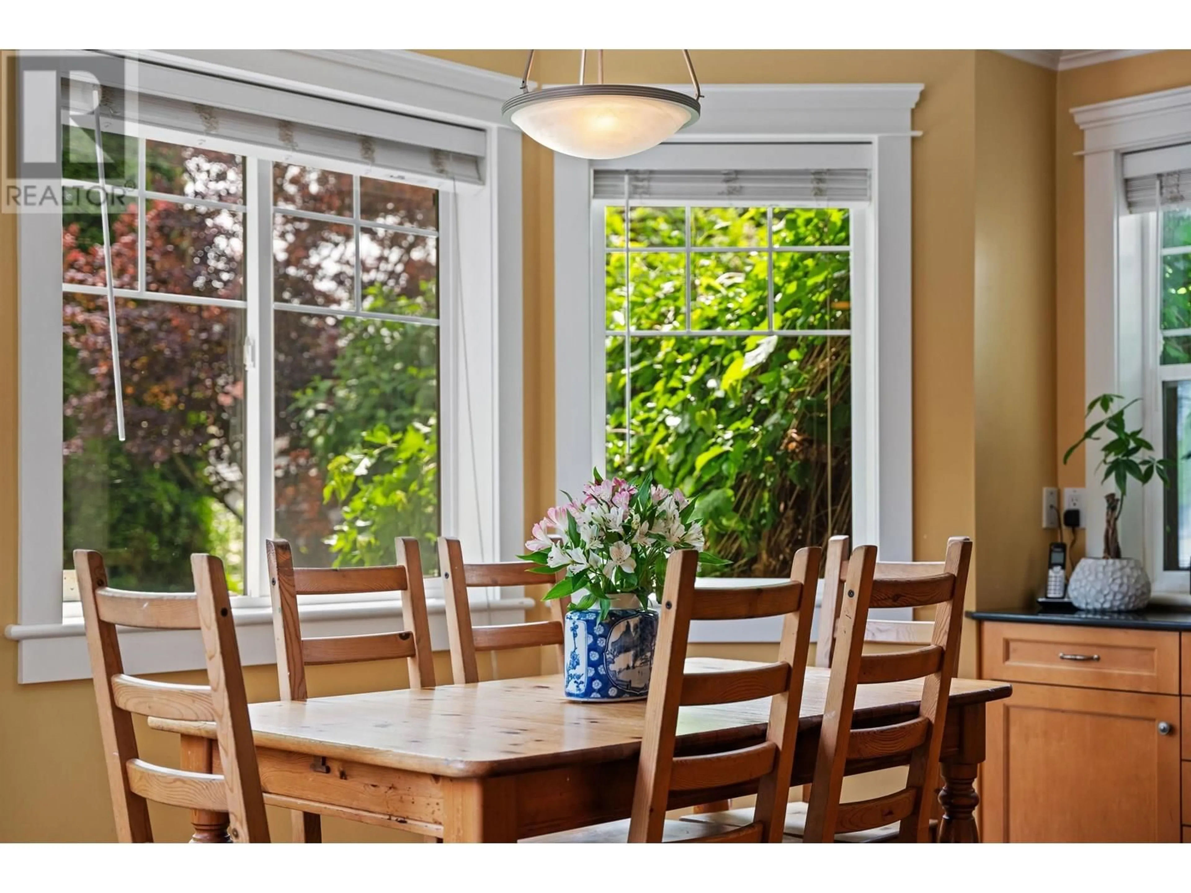 Dining room, wood/laminate floor for 749 10TH STREET, North Vancouver British Columbia V7L2G2