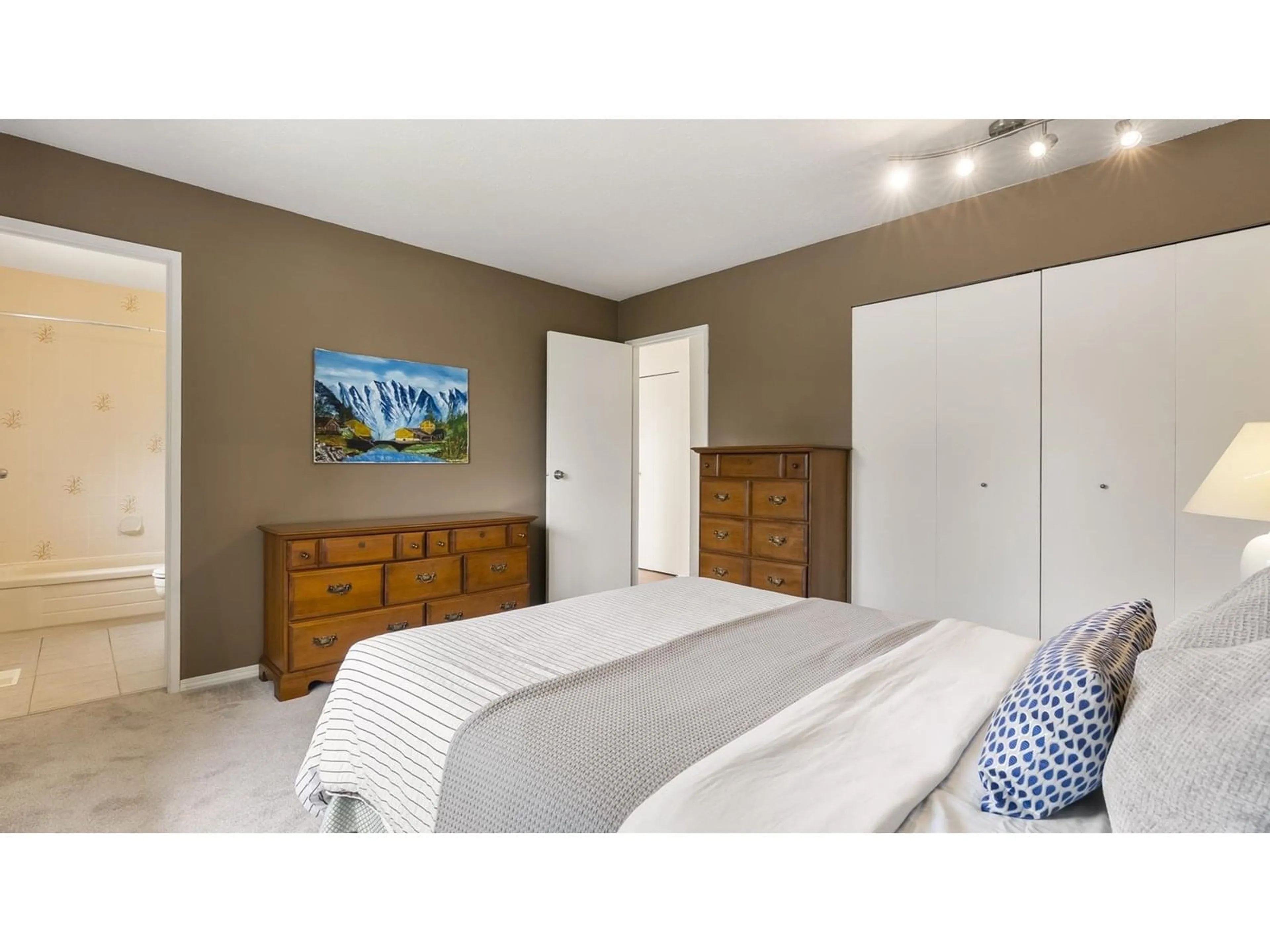 Bedroom with bed, wood/laminate floor for 15252 97, Surrey British Columbia V3R8P9