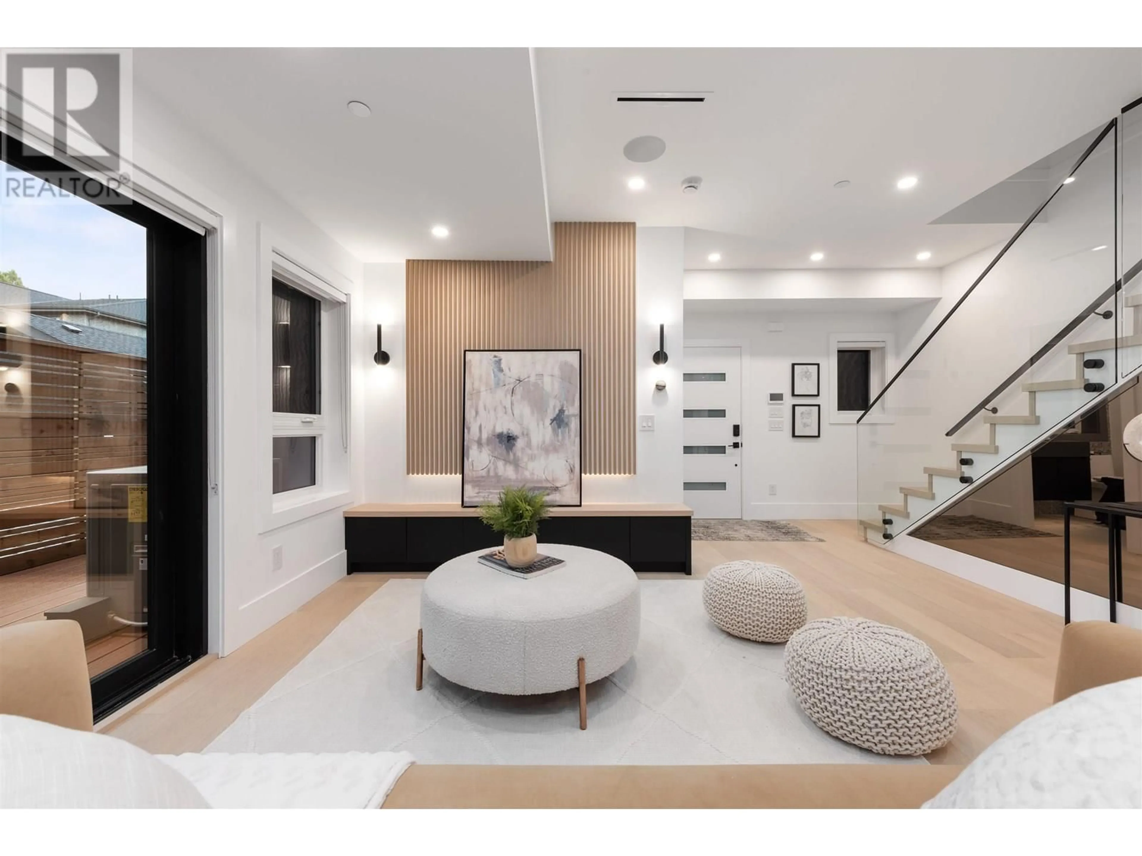 Indoor entryway for 6 - 369 33RD AVENUE, Vancouver British Columbia V5V2Z8