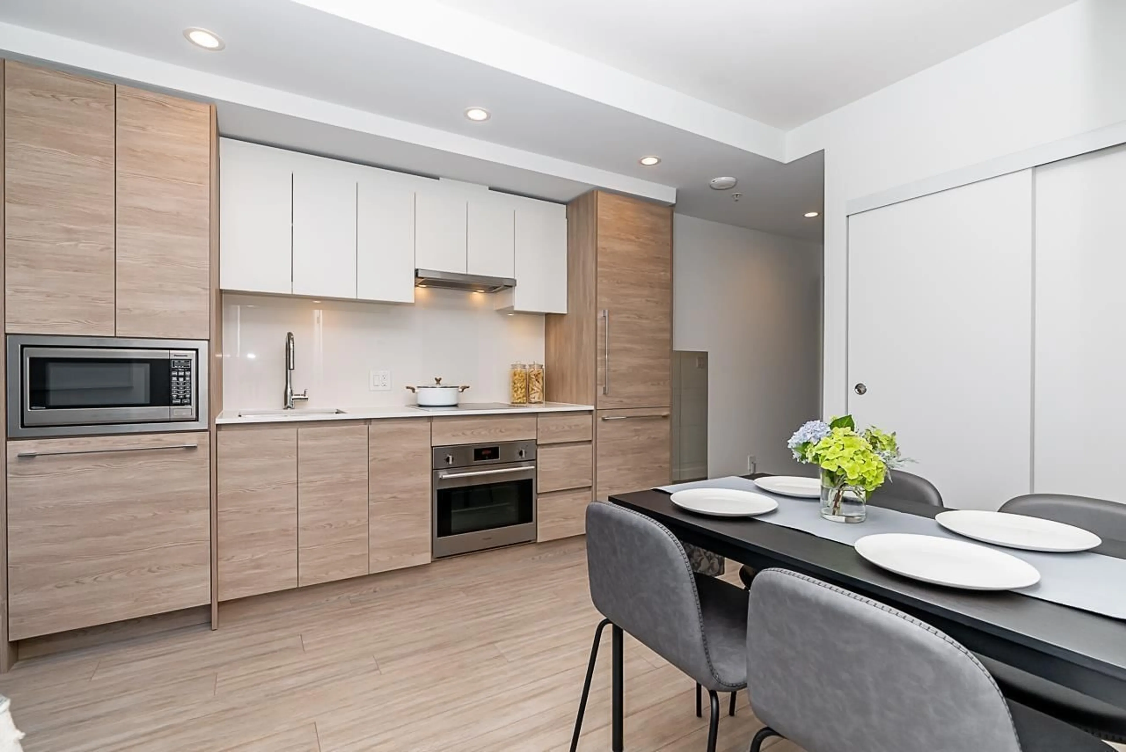 Open concept kitchen, wood/laminate floor for 1906 - 13655 FRASER, Surrey British Columbia V3T0P8