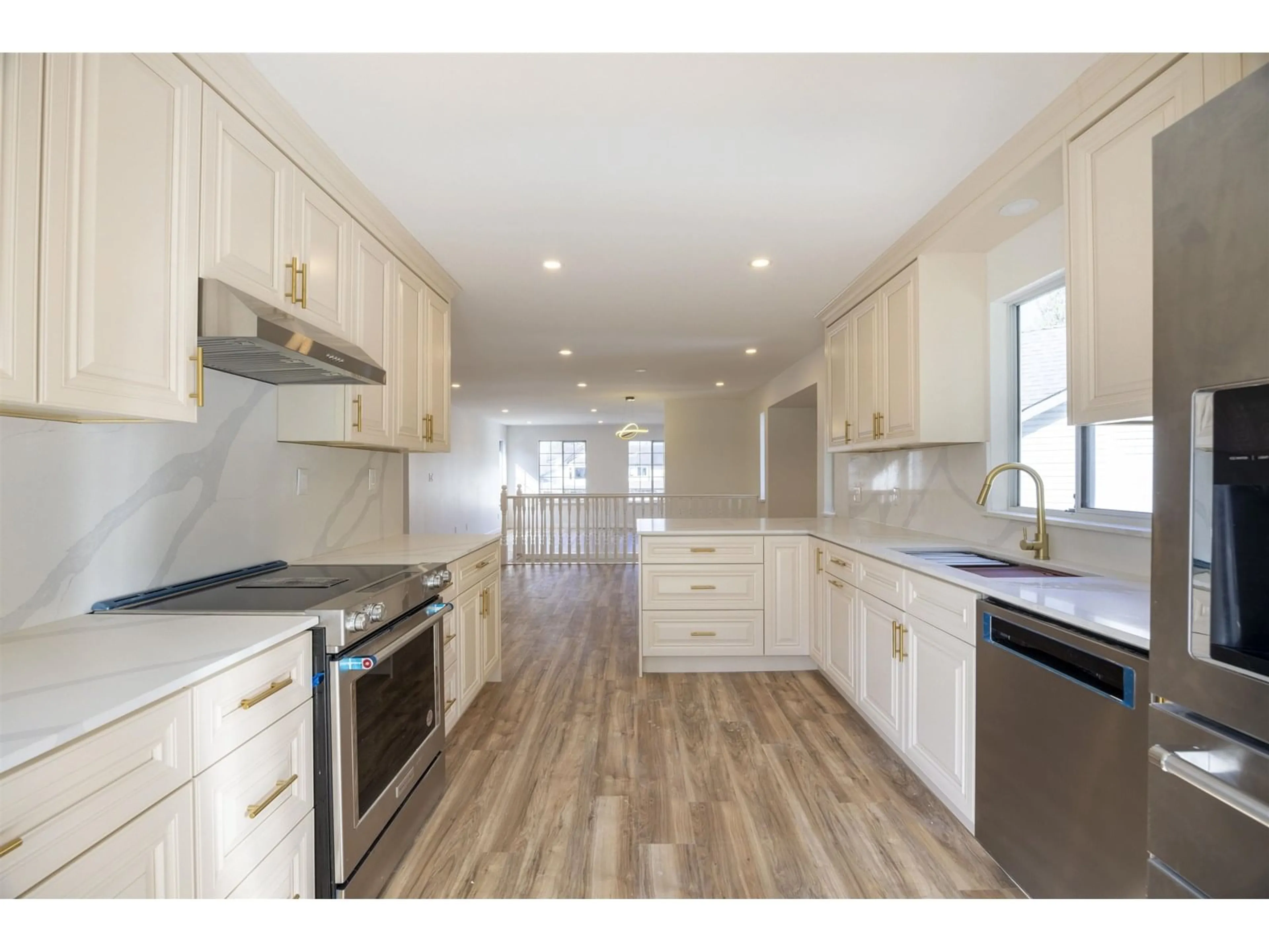 Open concept kitchen, unknown for 9548 208B, Langley British Columbia V1M2C5