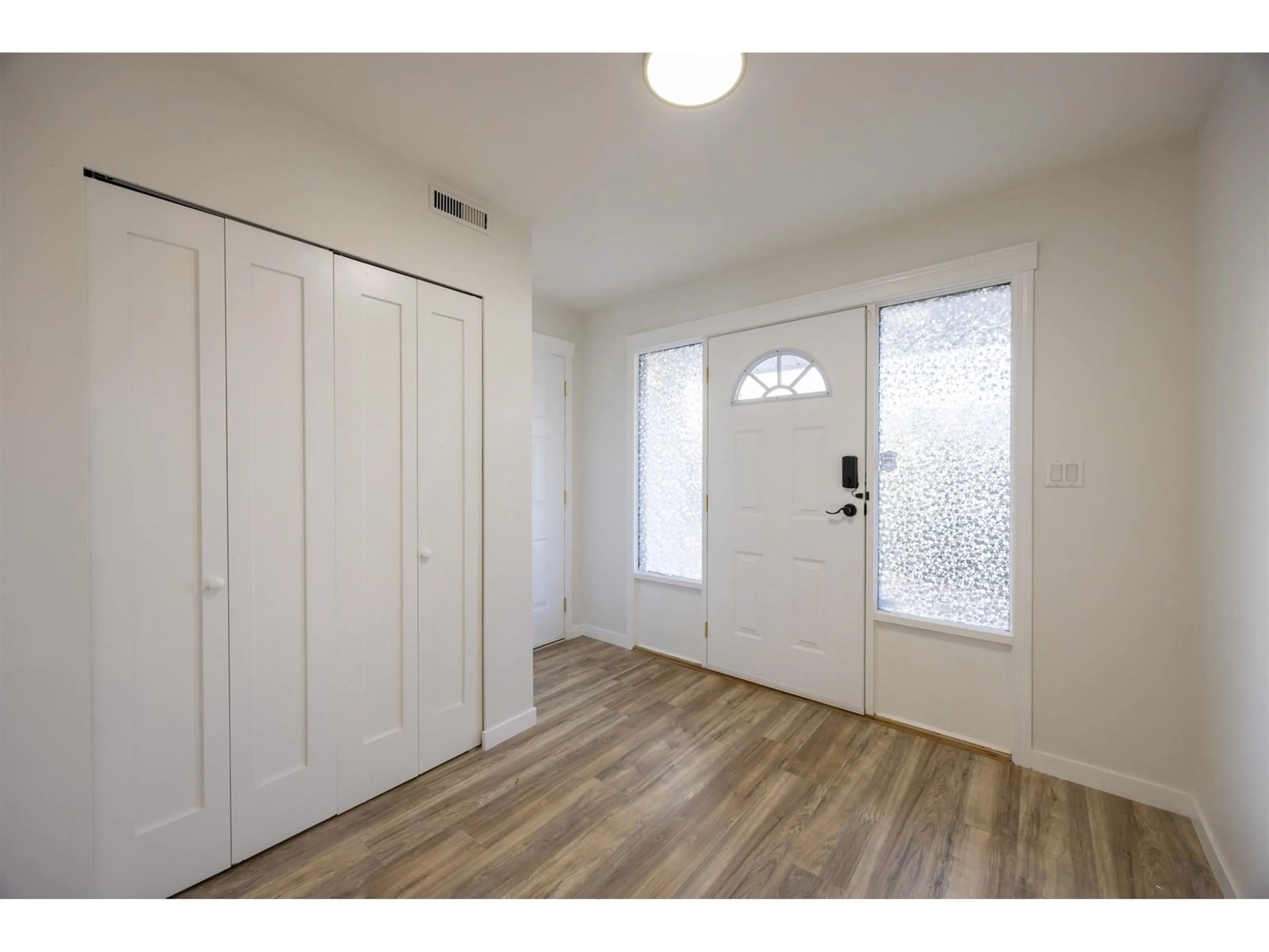 Indoor entryway for 9548 208B, Langley British Columbia V1M2C5