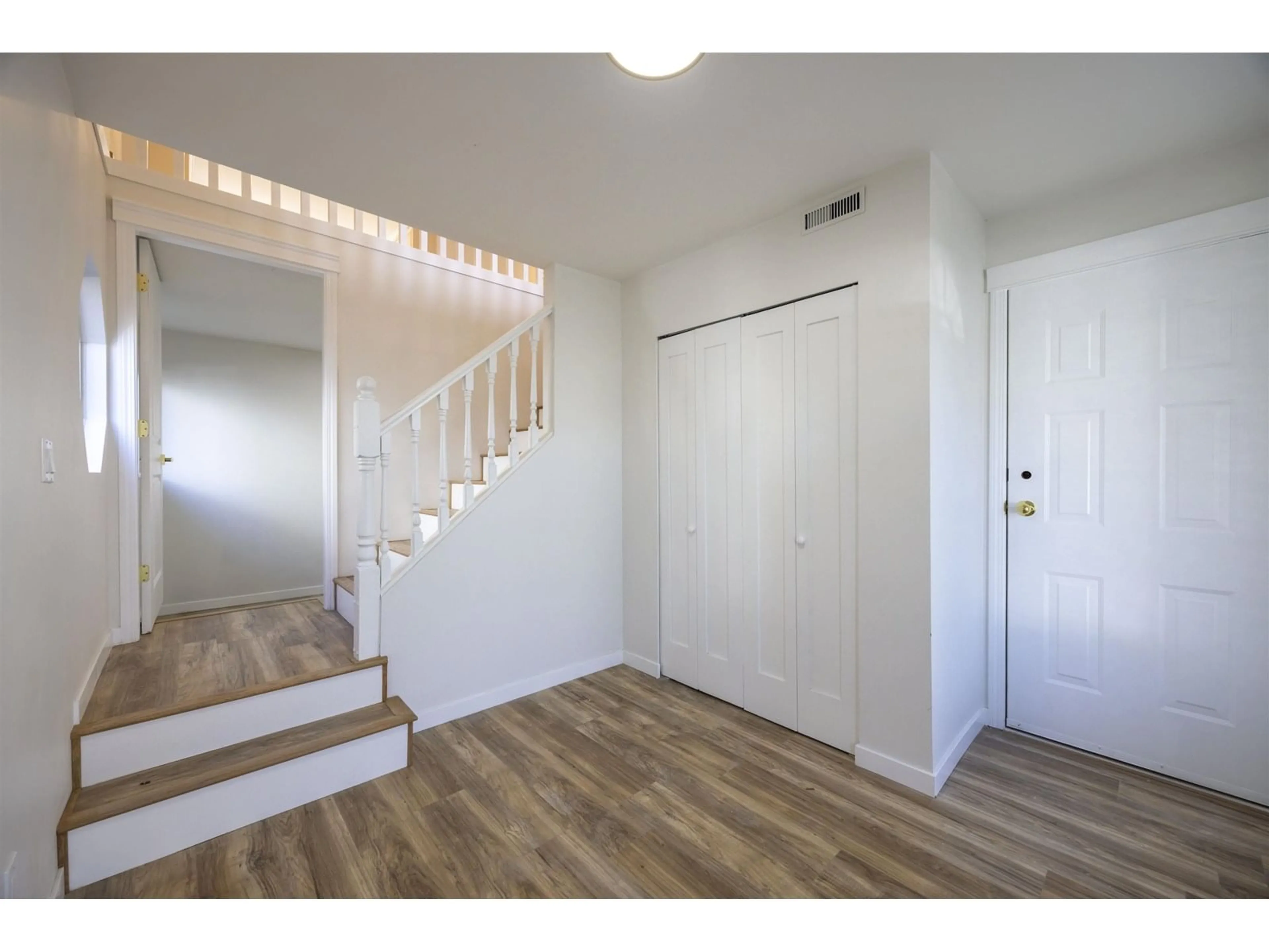 Indoor entryway for 9548 208B, Langley British Columbia V1M2C5